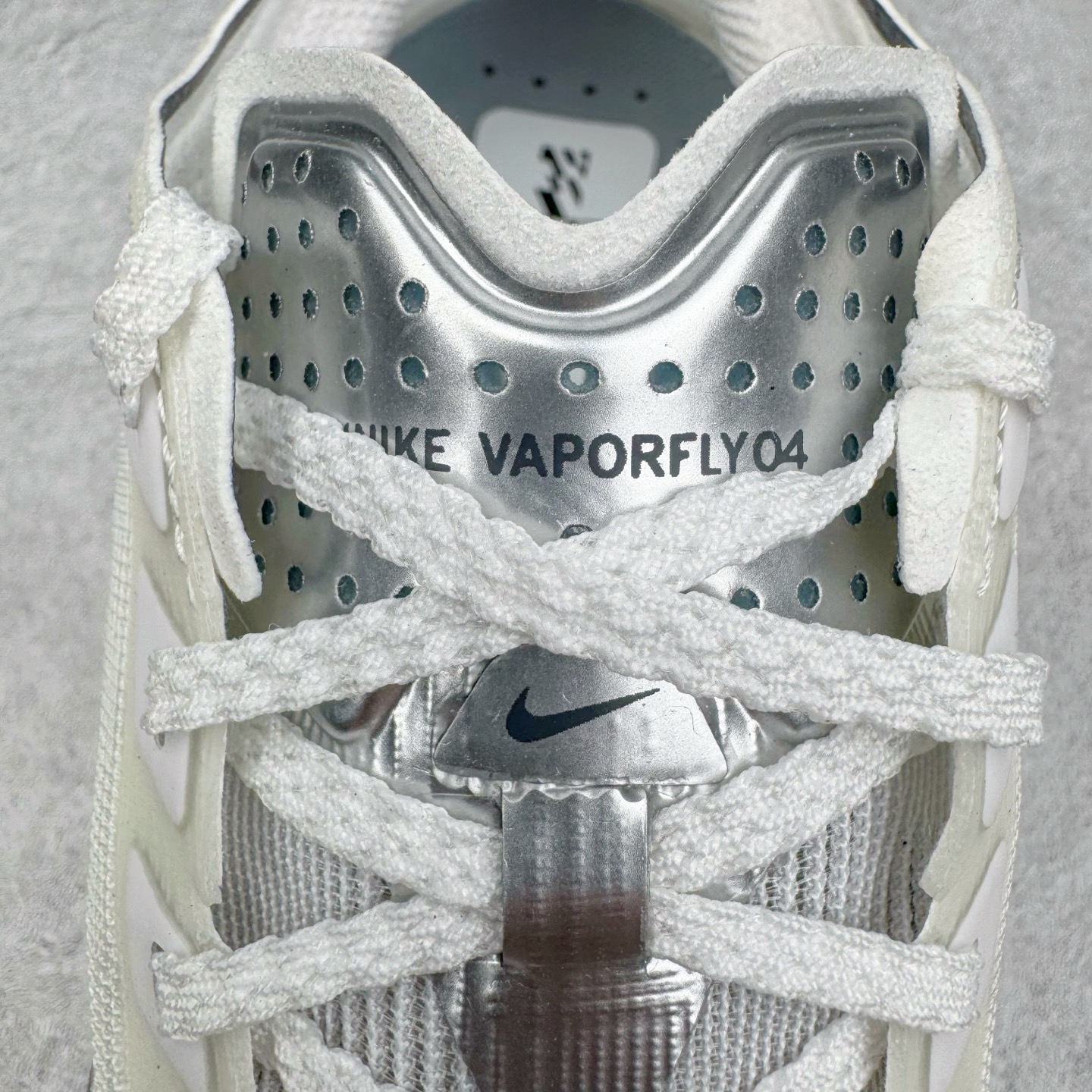 图片[14]-＃TG纯原 Jakob A. Ingebrigtsen x NK Zoom VaporFly Next 4% 舒适百搭透气回弹低帮短跑马拉松跑步鞋 HF6412-100 泰光Zp特供批次 市面唯一支持实战的跑鞋 原档案数据原厂网纱 正确高频花纹 前后掌内置Zoom Air气垫 原装MD大底 脚感完美还原 原盒原配 QC检验、钢印 俱全 原底科技 同步原版 脚感堪比Boost 采用精致醒目设计，精准诠释雅各布·因格布里格森的风格，聚焦他的核心信念：家庭与夺冠。该鞋款在前代鞋款的基础上减轻重量，但不影响性能表现。碳纤维 Flyplate 结合出众回弹的ZoomX泡绵中底，缔造比赛日佳选，令你快意难挡，疾速冲刺。这款公路竞速跑步鞋具备匠心品质，无论是日常畅跑还是马拉松，皆可轻松驾驭，是雅各布的信赖之选。尺码：36 36.5 37.5 38 38.5 39 40 40.5 41 42 42.5 43 44 44.5 45-选品中心