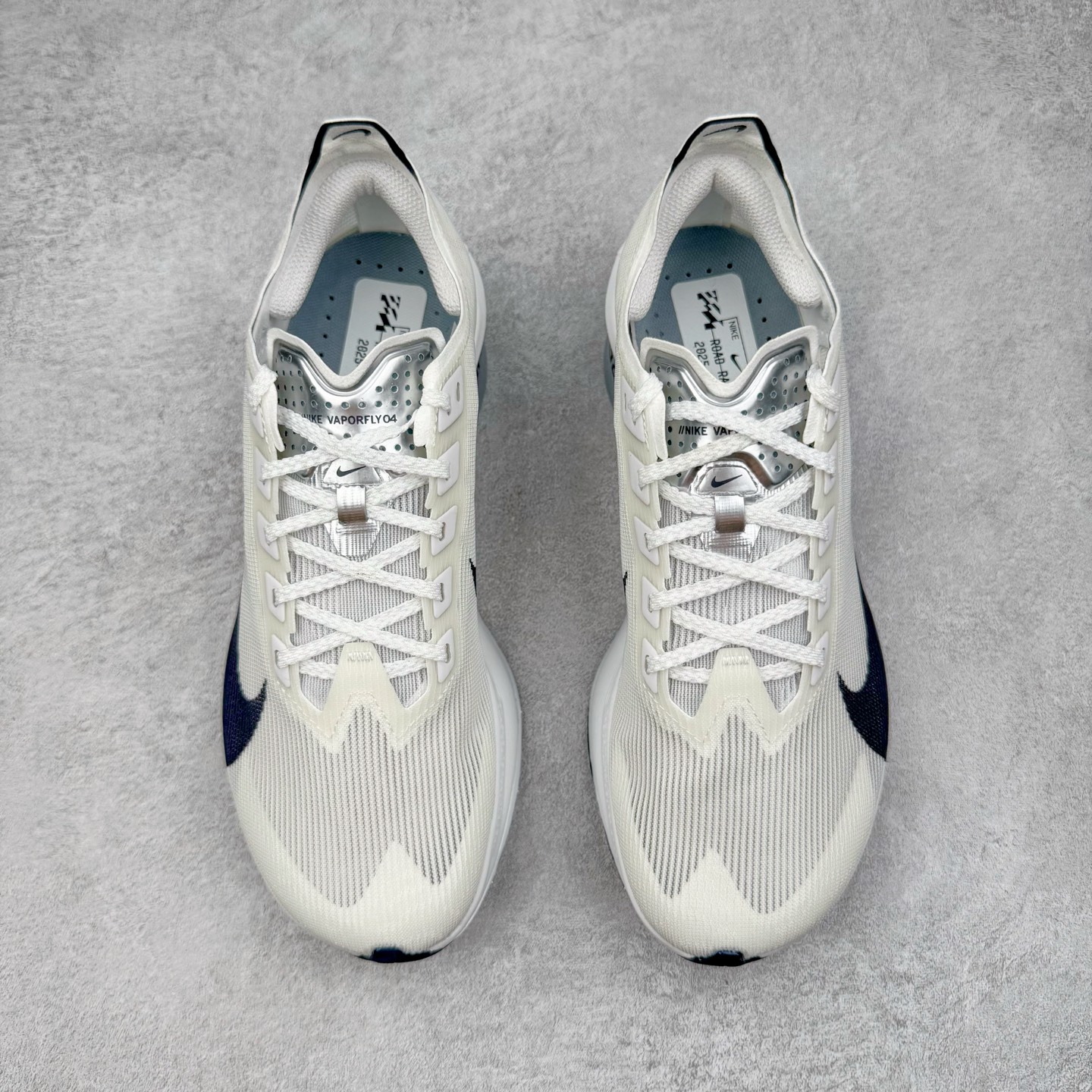 图片[2]-＃TG纯原 Jakob A. Ingebrigtsen x NK Zoom VaporFly Next 4% 舒适百搭透气回弹低帮短跑马拉松跑步鞋 HF6412-100 泰光Zp特供批次 市面唯一支持实战的跑鞋 原档案数据原厂网纱 正确高频花纹 前后掌内置Zoom Air气垫 原装MD大底 脚感完美还原 原盒原配 QC检验、钢印 俱全 原底科技 同步原版 脚感堪比Boost 采用精致醒目设计，精准诠释雅各布·因格布里格森的风格，聚焦他的核心信念：家庭与夺冠。该鞋款在前代鞋款的基础上减轻重量，但不影响性能表现。碳纤维 Flyplate 结合出众回弹的ZoomX泡绵中底，缔造比赛日佳选，令你快意难挡，疾速冲刺。这款公路竞速跑步鞋具备匠心品质，无论是日常畅跑还是马拉松，皆可轻松驾驭，是雅各布的信赖之选。尺码：36 36.5 37.5 38 38.5 39 40 40.5 41 42 42.5 43 44 44.5 45-选品中心