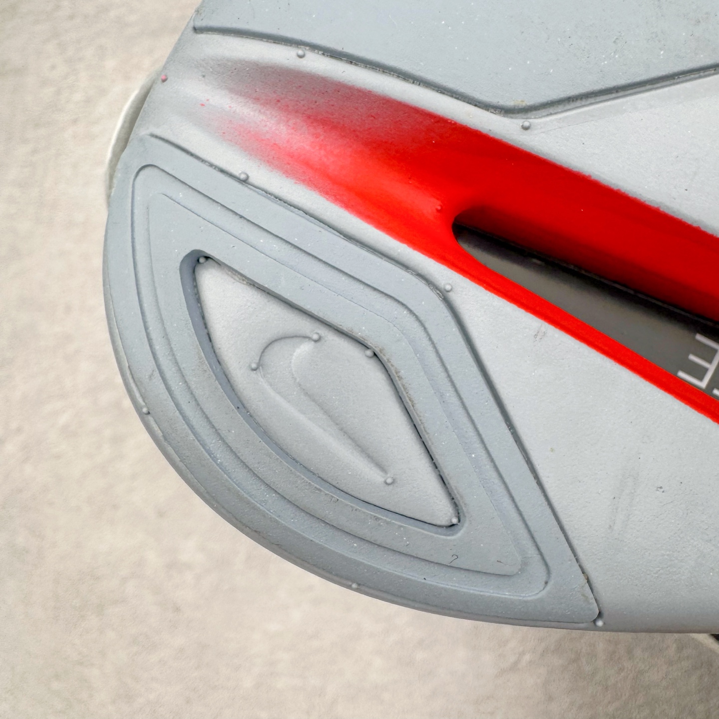 图片[18]-＃TG纯原 Jakob A. Ingebrigtsen x NK Zoom VaporFly Next 4% 舒适百搭透气回弹低帮短跑马拉松跑步鞋 HF6412-100 泰光Zp特供批次 市面唯一支持实战的跑鞋 原档案数据原厂网纱 正确高频花纹 前后掌内置Zoom Air气垫 原装MD大底 脚感完美还原 原盒原配 QC检验、钢印 俱全 原底科技 同步原版 脚感堪比Boost 采用精致醒目设计，精准诠释雅各布·因格布里格森的风格，聚焦他的核心信念：家庭与夺冠。该鞋款在前代鞋款的基础上减轻重量，但不影响性能表现。碳纤维 Flyplate 结合出众回弹的ZoomX泡绵中底，缔造比赛日佳选，令你快意难挡，疾速冲刺。这款公路竞速跑步鞋具备匠心品质，无论是日常畅跑还是马拉松，皆可轻松驾驭，是雅各布的信赖之选。尺码：36 36.5 37.5 38 38.5 39 40 40.5 41 42 42.5 43 44 44.5 45-选品中心