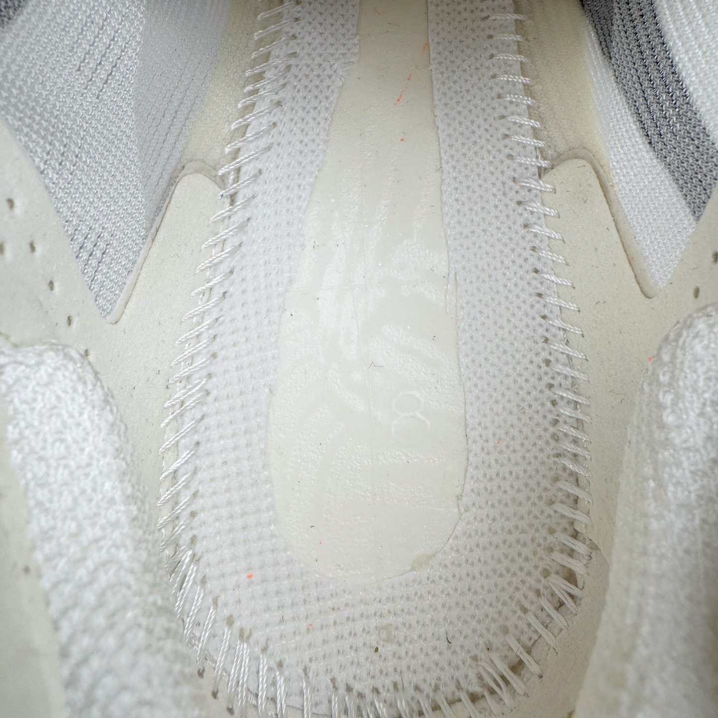 图片[10]-＃TG纯原 Jakob A. Ingebrigtsen x NK Zoom VaporFly Next 4% 舒适百搭透气回弹低帮短跑马拉松跑步鞋 HF6413-100 泰光Zp特供批次 市面唯一支持实战的跑鞋 原档案数据原厂网纱 正确高频花纹 前后掌内置Zoom Air气垫 原装MD大底 脚感完美还原 原盒原配 QC检验、钢印 俱全 原底科技 同步原版 脚感堪比Boost 采用精致醒目设计，精准诠释雅各布·因格布里格森的风格，聚焦他的核心信念：家庭与夺冠。该鞋款在前代鞋款的基础上减轻重量，但不影响性能表现。碳纤维 Flyplate 结合出众回弹的ZoomX泡绵中底，缔造比赛日佳选，令你快意难挡，疾速冲刺。这款公路竞速跑步鞋具备匠心品质，无论是日常畅跑还是马拉松，皆可轻松驾驭，是雅各布的信赖之选。尺码：36 36.5 37.5 38 38.5 39 40 40.5 41 42 42.5 43 44 44.5 45-选品中心