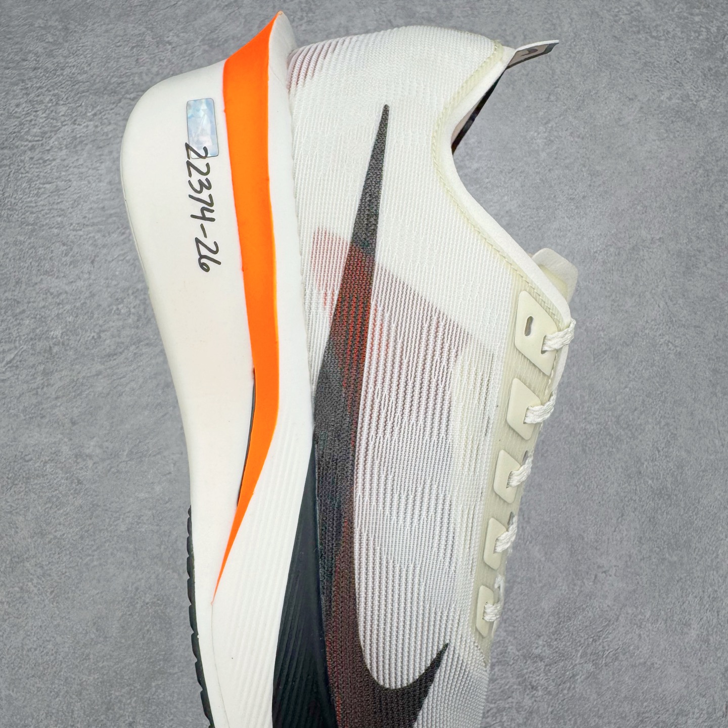 图片[6]-＃TG纯原 Jakob A. Ingebrigtsen x NK Zoom VaporFly Next 4% 舒适百搭透气回弹低帮短跑马拉松跑步鞋 HF6413-100 泰光Zp特供批次 市面唯一支持实战的跑鞋 原档案数据原厂网纱 正确高频花纹 前后掌内置Zoom Air气垫 原装MD大底 脚感完美还原 原盒原配 QC检验、钢印 俱全 原底科技 同步原版 脚感堪比Boost 采用精致醒目设计，精准诠释雅各布·因格布里格森的风格，聚焦他的核心信念：家庭与夺冠。该鞋款在前代鞋款的基础上减轻重量，但不影响性能表现。碳纤维 Flyplate 结合出众回弹的ZoomX泡绵中底，缔造比赛日佳选，令你快意难挡，疾速冲刺。这款公路竞速跑步鞋具备匠心品质，无论是日常畅跑还是马拉松，皆可轻松驾驭，是雅各布的信赖之选。尺码：36 36.5 37.5 38 38.5 39 40 40.5 41 42 42.5 43 44 44.5 45-选品中心