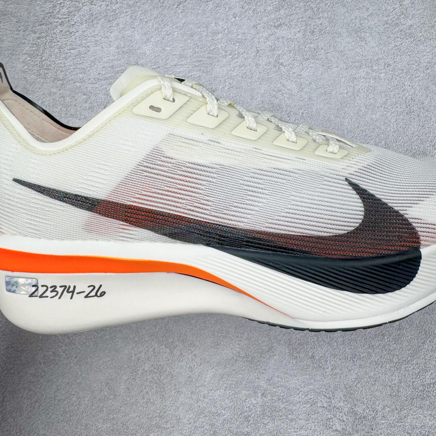 图片[18]-＃TG纯原 Jakob A. Ingebrigtsen x NK Zoom VaporFly Next 4% 舒适百搭透气回弹低帮短跑马拉松跑步鞋 HF6413-100 泰光Zp特供批次 市面唯一支持实战的跑鞋 原档案数据原厂网纱 正确高频花纹 前后掌内置Zoom Air气垫 原装MD大底 脚感完美还原 原盒原配 QC检验、钢印 俱全 原底科技 同步原版 脚感堪比Boost 采用精致醒目设计，精准诠释雅各布·因格布里格森的风格，聚焦他的核心信念：家庭与夺冠。该鞋款在前代鞋款的基础上减轻重量，但不影响性能表现。碳纤维 Flyplate 结合出众回弹的ZoomX泡绵中底，缔造比赛日佳选，令你快意难挡，疾速冲刺。这款公路竞速跑步鞋具备匠心品质，无论是日常畅跑还是马拉松，皆可轻松驾驭，是雅各布的信赖之选。尺码：36 36.5 37.5 38 38.5 39 40 40.5 41 42 42.5 43 44 44.5 45-选品中心