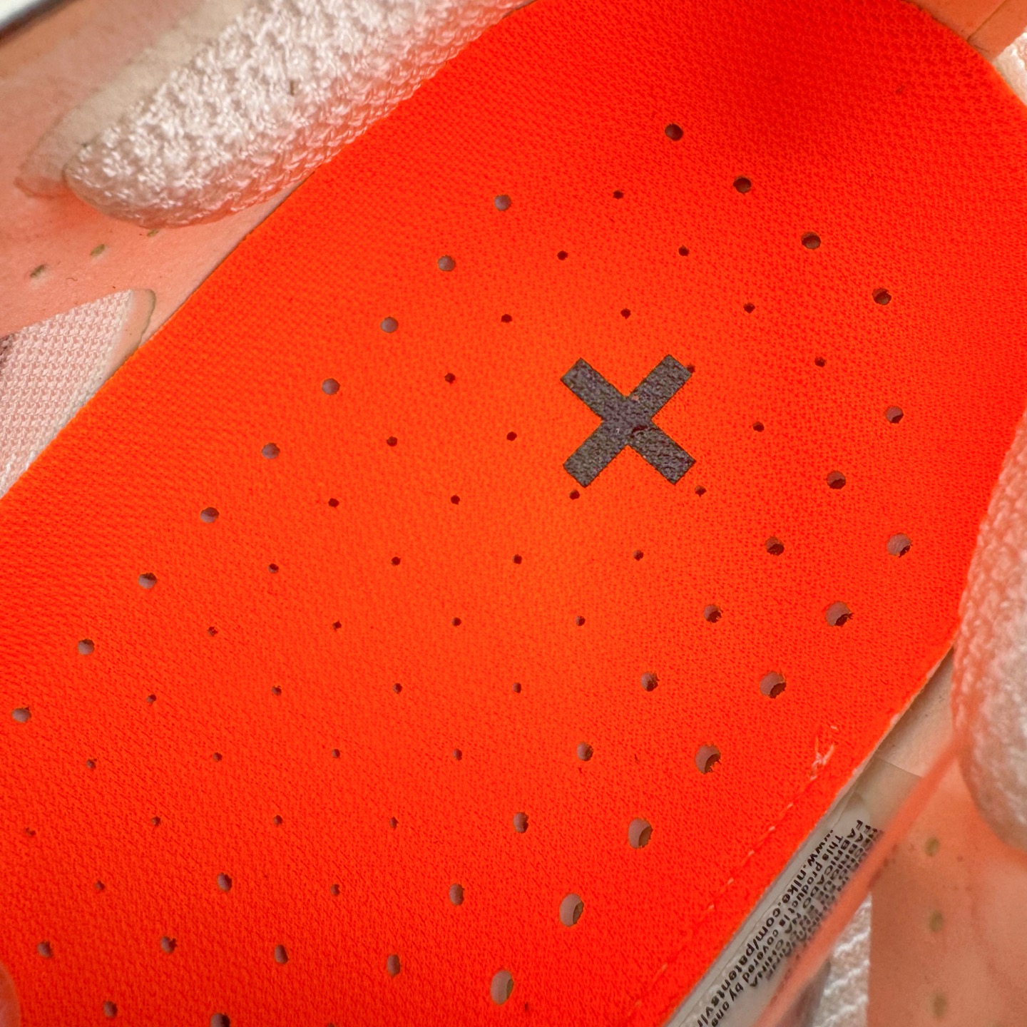 图片[14]-＃TG纯原 Jakob A. Ingebrigtsen x NK Zoom VaporFly Next 4% 舒适百搭透气回弹低帮短跑马拉松跑步鞋 HF6413-100 泰光Zp特供批次 市面唯一支持实战的跑鞋 原档案数据原厂网纱 正确高频花纹 前后掌内置Zoom Air气垫 原装MD大底 脚感完美还原 原盒原配 QC检验、钢印 俱全 原底科技 同步原版 脚感堪比Boost 采用精致醒目设计，精准诠释雅各布·因格布里格森的风格，聚焦他的核心信念：家庭与夺冠。该鞋款在前代鞋款的基础上减轻重量，但不影响性能表现。碳纤维 Flyplate 结合出众回弹的ZoomX泡绵中底，缔造比赛日佳选，令你快意难挡，疾速冲刺。这款公路竞速跑步鞋具备匠心品质，无论是日常畅跑还是马拉松，皆可轻松驾驭，是雅各布的信赖之选。尺码：36 36.5 37.5 38 38.5 39 40 40.5 41 42 42.5 43 44 44.5 45-选品中心