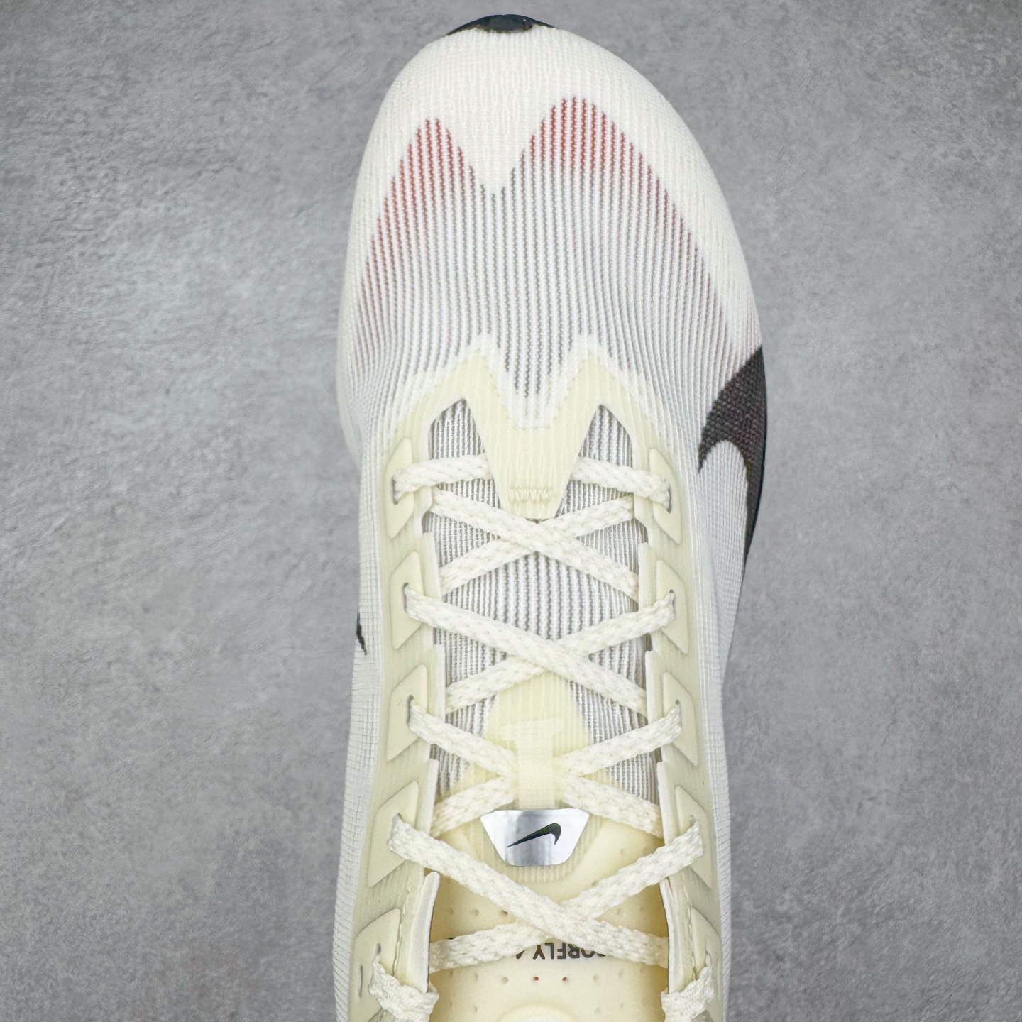 图片[4]-＃TG纯原 Jakob A. Ingebrigtsen x NK Zoom VaporFly Next 4% 舒适百搭透气回弹低帮短跑马拉松跑步鞋 HF6413-100 泰光Zp特供批次 市面唯一支持实战的跑鞋 原档案数据原厂网纱 正确高频花纹 前后掌内置Zoom Air气垫 原装MD大底 脚感完美还原 原盒原配 QC检验、钢印 俱全 原底科技 同步原版 脚感堪比Boost 采用精致醒目设计，精准诠释雅各布·因格布里格森的风格，聚焦他的核心信念：家庭与夺冠。该鞋款在前代鞋款的基础上减轻重量，但不影响性能表现。碳纤维 Flyplate 结合出众回弹的ZoomX泡绵中底，缔造比赛日佳选，令你快意难挡，疾速冲刺。这款公路竞速跑步鞋具备匠心品质，无论是日常畅跑还是马拉松，皆可轻松驾驭，是雅各布的信赖之选。尺码：36 36.5 37.5 38 38.5 39 40 40.5 41 42 42.5 43 44 44.5 45-选品中心