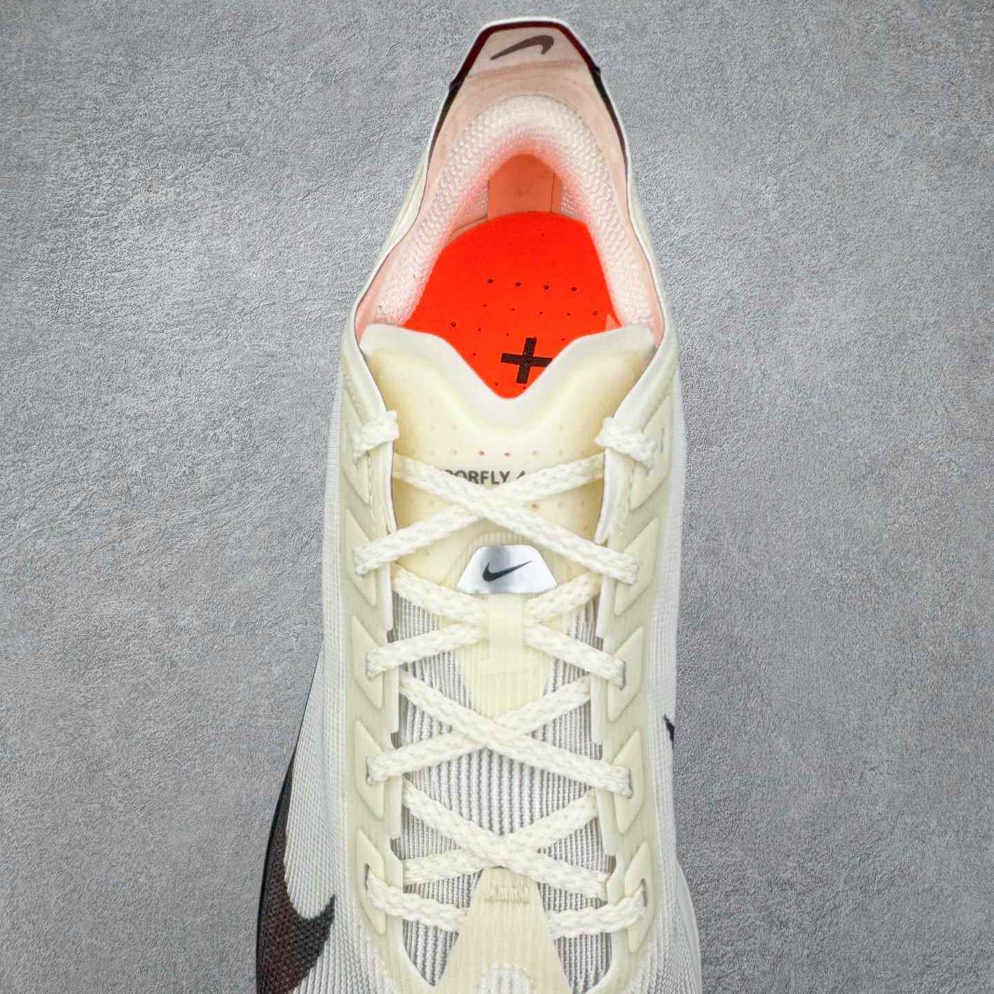 图片[5]-＃TG纯原 Jakob A. Ingebrigtsen x NK Zoom VaporFly Next 4% 舒适百搭透气回弹低帮短跑马拉松跑步鞋 HF6413-100 泰光Zp特供批次 市面唯一支持实战的跑鞋 原档案数据原厂网纱 正确高频花纹 前后掌内置Zoom Air气垫 原装MD大底 脚感完美还原 原盒原配 QC检验、钢印 俱全 原底科技 同步原版 脚感堪比Boost 采用精致醒目设计，精准诠释雅各布·因格布里格森的风格，聚焦他的核心信念：家庭与夺冠。该鞋款在前代鞋款的基础上减轻重量，但不影响性能表现。碳纤维 Flyplate 结合出众回弹的ZoomX泡绵中底，缔造比赛日佳选，令你快意难挡，疾速冲刺。这款公路竞速跑步鞋具备匠心品质，无论是日常畅跑还是马拉松，皆可轻松驾驭，是雅各布的信赖之选。尺码：36 36.5 37.5 38 38.5 39 40 40.5 41 42 42.5 43 44 44.5 45-选品中心