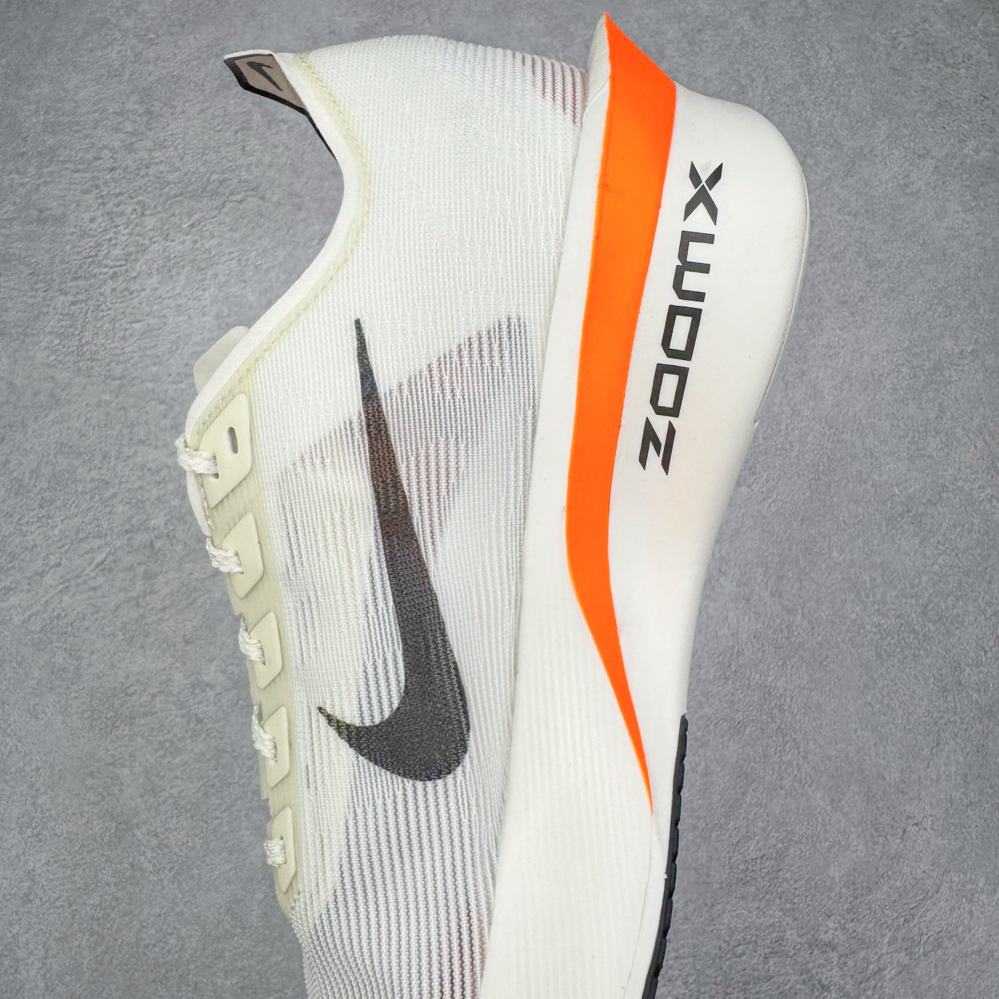 图片[7]-＃TG纯原 Jakob A. Ingebrigtsen x NK Zoom VaporFly Next 4% 舒适百搭透气回弹低帮短跑马拉松跑步鞋 HF6413-100 泰光Zp特供批次 市面唯一支持实战的跑鞋 原档案数据原厂网纱 正确高频花纹 前后掌内置Zoom Air气垫 原装MD大底 脚感完美还原 原盒原配 QC检验、钢印 俱全 原底科技 同步原版 脚感堪比Boost 采用精致醒目设计，精准诠释雅各布·因格布里格森的风格，聚焦他的核心信念：家庭与夺冠。该鞋款在前代鞋款的基础上减轻重量，但不影响性能表现。碳纤维 Flyplate 结合出众回弹的ZoomX泡绵中底，缔造比赛日佳选，令你快意难挡，疾速冲刺。这款公路竞速跑步鞋具备匠心品质，无论是日常畅跑还是马拉松，皆可轻松驾驭，是雅各布的信赖之选。尺码：36 36.5 37.5 38 38.5 39 40 40.5 41 42 42.5 43 44 44.5 45-选品中心