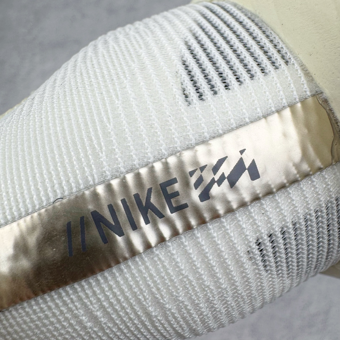 图片[18]-＃TG纯原 Jakob A. Ingebrigtsen x NK Zoom VaporFly Next 4% 舒适百搭透气回弹低帮短跑马拉松跑步鞋 HV6107-100 泰光Zp特供批次 市面唯一支持实战的跑鞋 原档案数据原厂网纱 正确高频花纹 前后掌内置Zoom Air气垫 原装MD大底 脚感完美还原 原盒原配 QC检验、钢印 俱全 原底科技 同步原版 脚感堪比Boost 采用精致醒目设计，精准诠释雅各布·因格布里格森的风格，聚焦他的核心信念：家庭与夺冠。该鞋款在前代鞋款的基础上减轻重量，但不影响性能表现。碳纤维 Flyplate 结合出众回弹的ZoomX泡绵中底，缔造比赛日佳选，令你快意难挡，疾速冲刺。这款公路竞速跑步鞋具备匠心品质，无论是日常畅跑还是马拉松，皆可轻松驾驭，是雅各布的信赖之选。尺码：36 36.5 37.5 38 38.5 39 40 40.5 41 42 42.5 43 44 44.5 45-选品中心