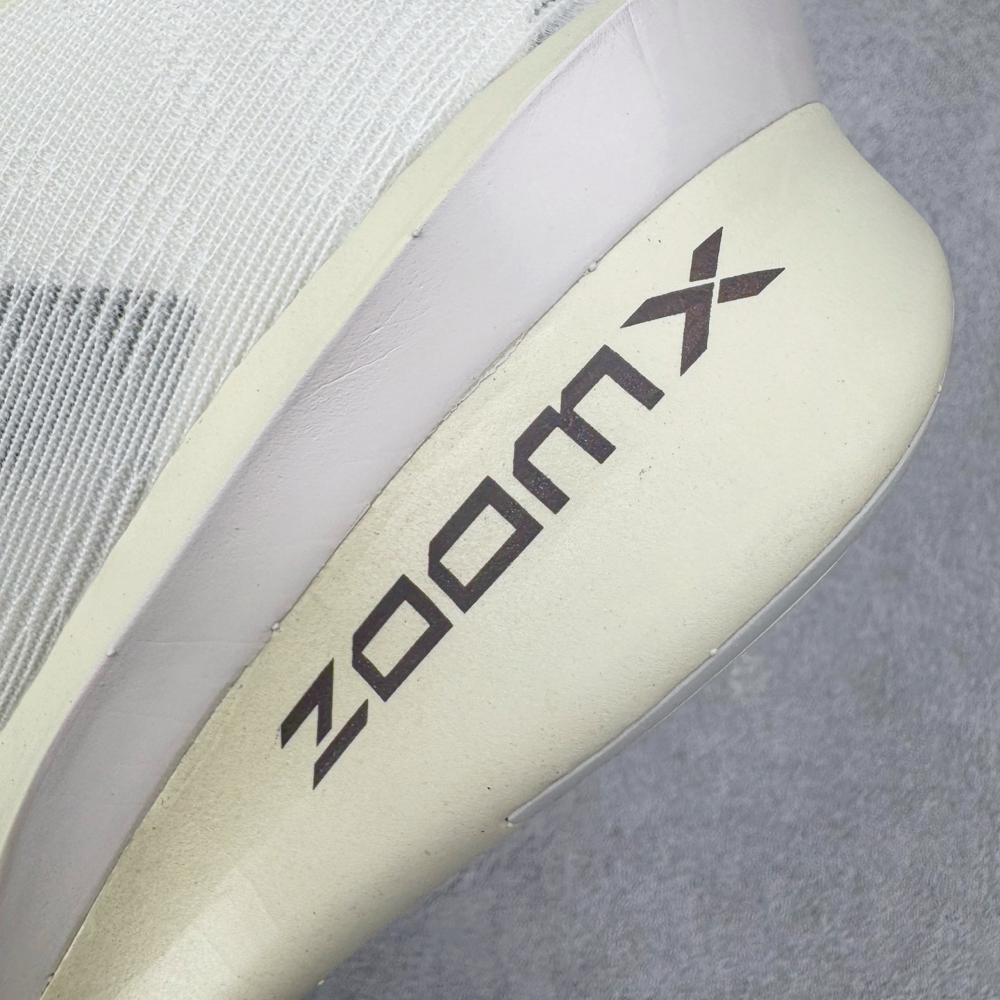 图片[19]-＃TG纯原 Jakob A. Ingebrigtsen x NK Zoom VaporFly Next 4% 舒适百搭透气回弹低帮短跑马拉松跑步鞋 HV6107-100 泰光Zp特供批次 市面唯一支持实战的跑鞋 原档案数据原厂网纱 正确高频花纹 前后掌内置Zoom Air气垫 原装MD大底 脚感完美还原 原盒原配 QC检验、钢印 俱全 原底科技 同步原版 脚感堪比Boost 采用精致醒目设计，精准诠释雅各布·因格布里格森的风格，聚焦他的核心信念：家庭与夺冠。该鞋款在前代鞋款的基础上减轻重量，但不影响性能表现。碳纤维 Flyplate 结合出众回弹的ZoomX泡绵中底，缔造比赛日佳选，令你快意难挡，疾速冲刺。这款公路竞速跑步鞋具备匠心品质，无论是日常畅跑还是马拉松，皆可轻松驾驭，是雅各布的信赖之选。尺码：36 36.5 37.5 38 38.5 39 40 40.5 41 42 42.5 43 44 44.5 45-选品中心