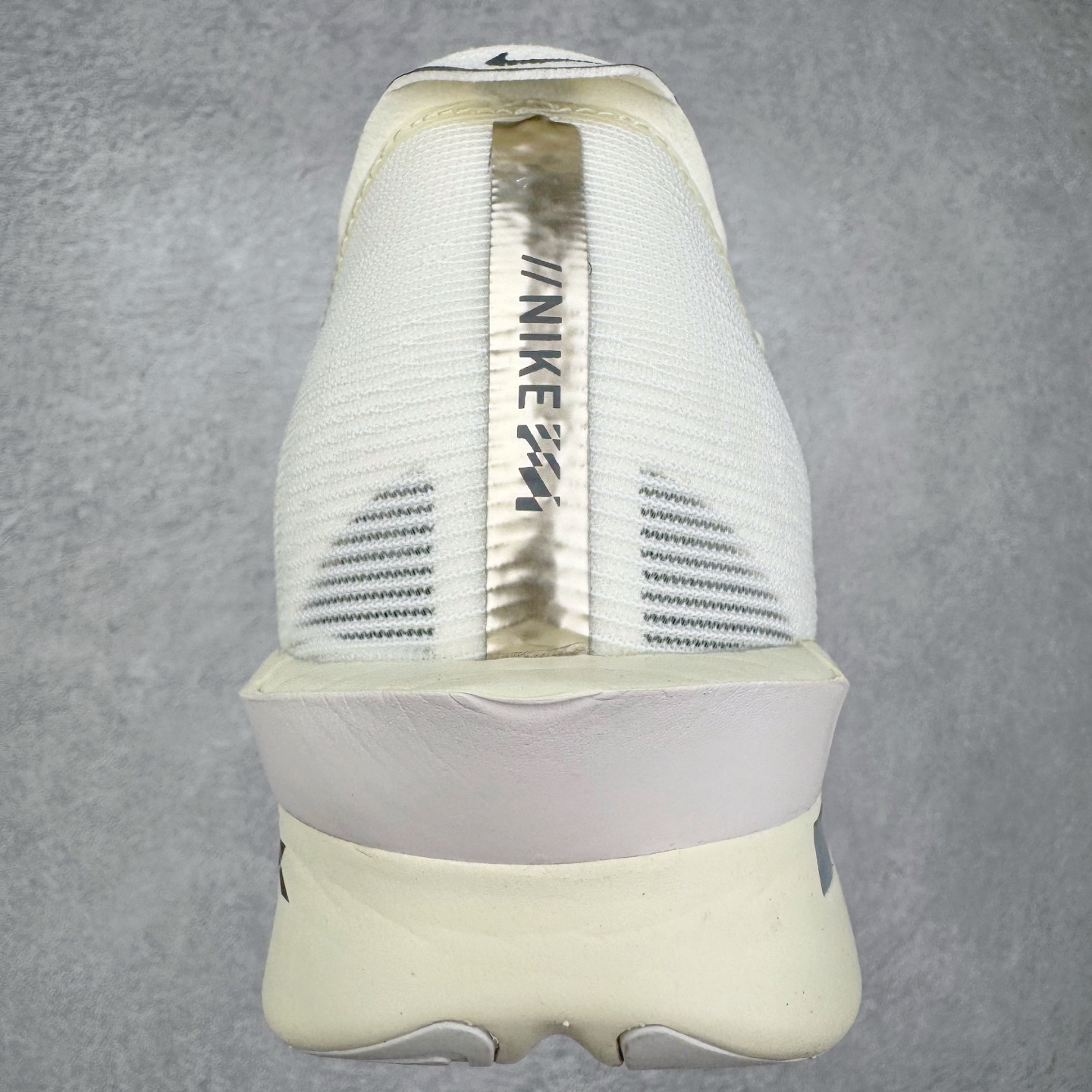 图片[8]-＃TG纯原 Jakob A. Ingebrigtsen x NK Zoom VaporFly Next 4% 舒适百搭透气回弹低帮短跑马拉松跑步鞋 HV6107-100 泰光Zp特供批次 市面唯一支持实战的跑鞋 原档案数据原厂网纱 正确高频花纹 前后掌内置Zoom Air气垫 原装MD大底 脚感完美还原 原盒原配 QC检验、钢印 俱全 原底科技 同步原版 脚感堪比Boost 采用精致醒目设计，精准诠释雅各布·因格布里格森的风格，聚焦他的核心信念：家庭与夺冠。该鞋款在前代鞋款的基础上减轻重量，但不影响性能表现。碳纤维 Flyplate 结合出众回弹的ZoomX泡绵中底，缔造比赛日佳选，令你快意难挡，疾速冲刺。这款公路竞速跑步鞋具备匠心品质，无论是日常畅跑还是马拉松，皆可轻松驾驭，是雅各布的信赖之选。尺码：36 36.5 37.5 38 38.5 39 40 40.5 41 42 42.5 43 44 44.5 45-选品中心