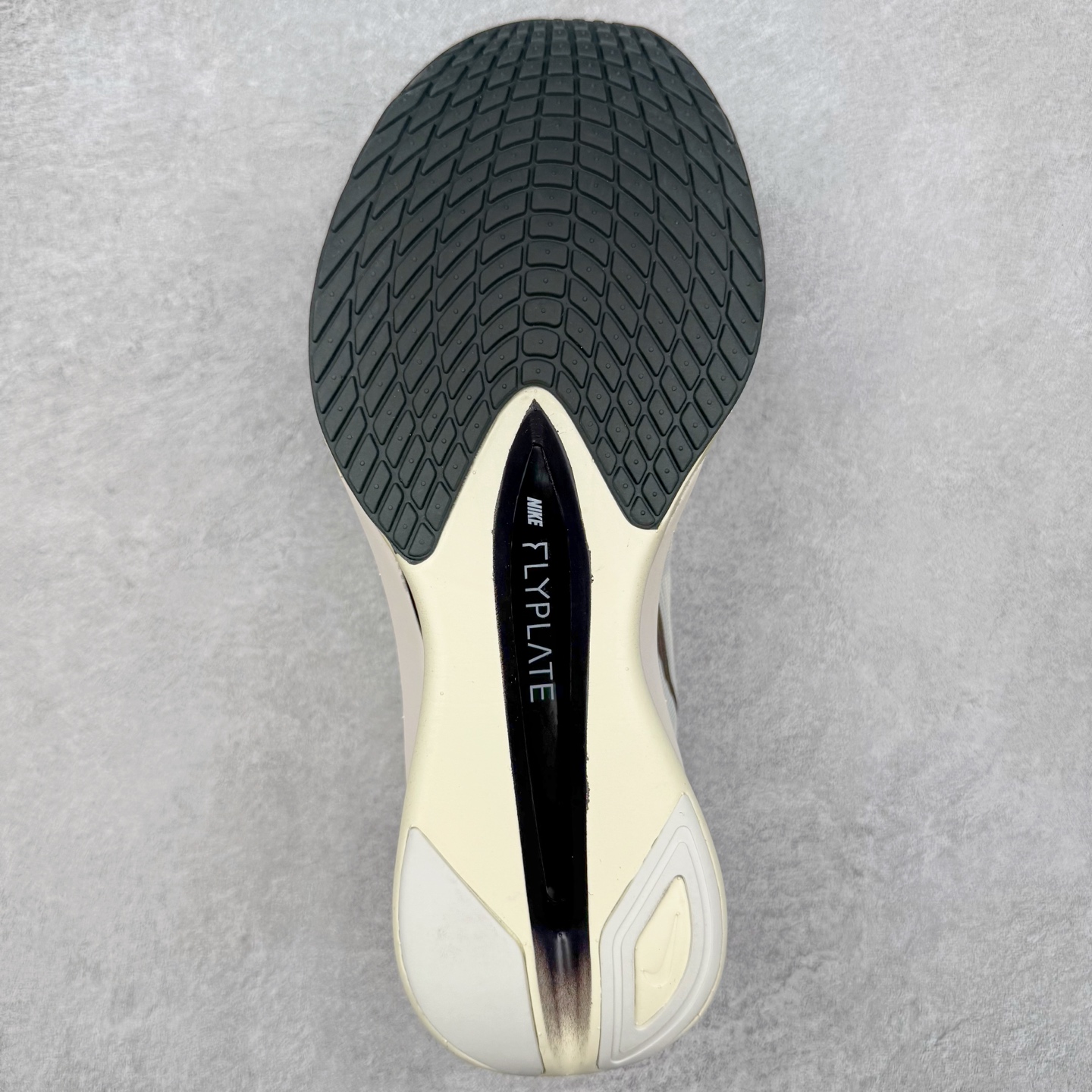 图片[9]-＃TG纯原 Jakob A. Ingebrigtsen x NK Zoom VaporFly Next 4% 舒适百搭透气回弹低帮短跑马拉松跑步鞋 HV6107-100 泰光Zp特供批次 市面唯一支持实战的跑鞋 原档案数据原厂网纱 正确高频花纹 前后掌内置Zoom Air气垫 原装MD大底 脚感完美还原 原盒原配 QC检验、钢印 俱全 原底科技 同步原版 脚感堪比Boost 采用精致醒目设计，精准诠释雅各布·因格布里格森的风格，聚焦他的核心信念：家庭与夺冠。该鞋款在前代鞋款的基础上减轻重量，但不影响性能表现。碳纤维 Flyplate 结合出众回弹的ZoomX泡绵中底，缔造比赛日佳选，令你快意难挡，疾速冲刺。这款公路竞速跑步鞋具备匠心品质，无论是日常畅跑还是马拉松，皆可轻松驾驭，是雅各布的信赖之选。尺码：36 36.5 37.5 38 38.5 39 40 40.5 41 42 42.5 43 44 44.5 45-选品中心