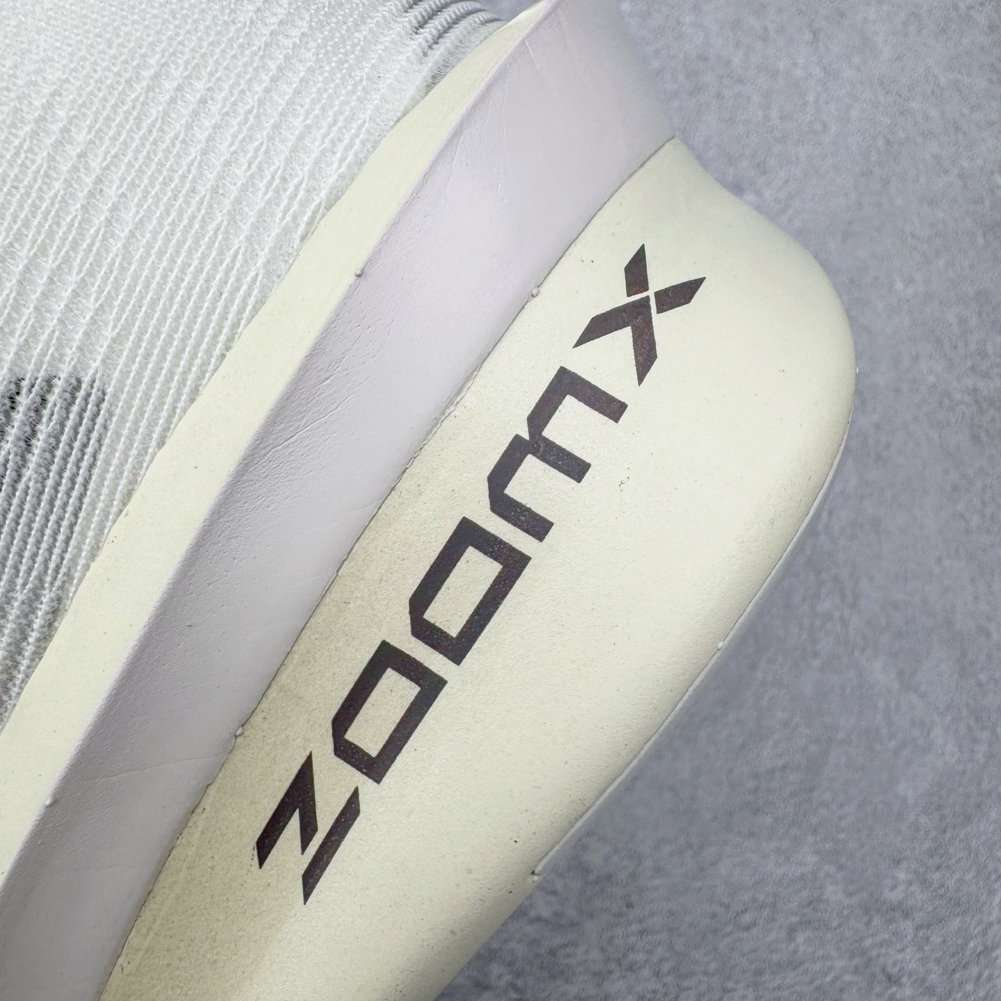 图片[13]-＃TG纯原 Jakob A. Ingebrigtsen x NK Zoom VaporFly Next 4% 舒适百搭透气回弹低帮短跑马拉松跑步鞋 HV6107-100 泰光Zp特供批次 市面唯一支持实战的跑鞋 原档案数据原厂网纱 正确高频花纹 前后掌内置Zoom Air气垫 原装MD大底 脚感完美还原 原盒原配 QC检验、钢印 俱全 原底科技 同步原版 脚感堪比Boost 采用精致醒目设计，精准诠释雅各布·因格布里格森的风格，聚焦他的核心信念：家庭与夺冠。该鞋款在前代鞋款的基础上减轻重量，但不影响性能表现。碳纤维 Flyplate 结合出众回弹的ZoomX泡绵中底，缔造比赛日佳选，令你快意难挡，疾速冲刺。这款公路竞速跑步鞋具备匠心品质，无论是日常畅跑还是马拉松，皆可轻松驾驭，是雅各布的信赖之选。尺码：36 36.5 37.5 38 38.5 39 40 40.5 41 42 42.5 43 44 44.5 45-选品中心