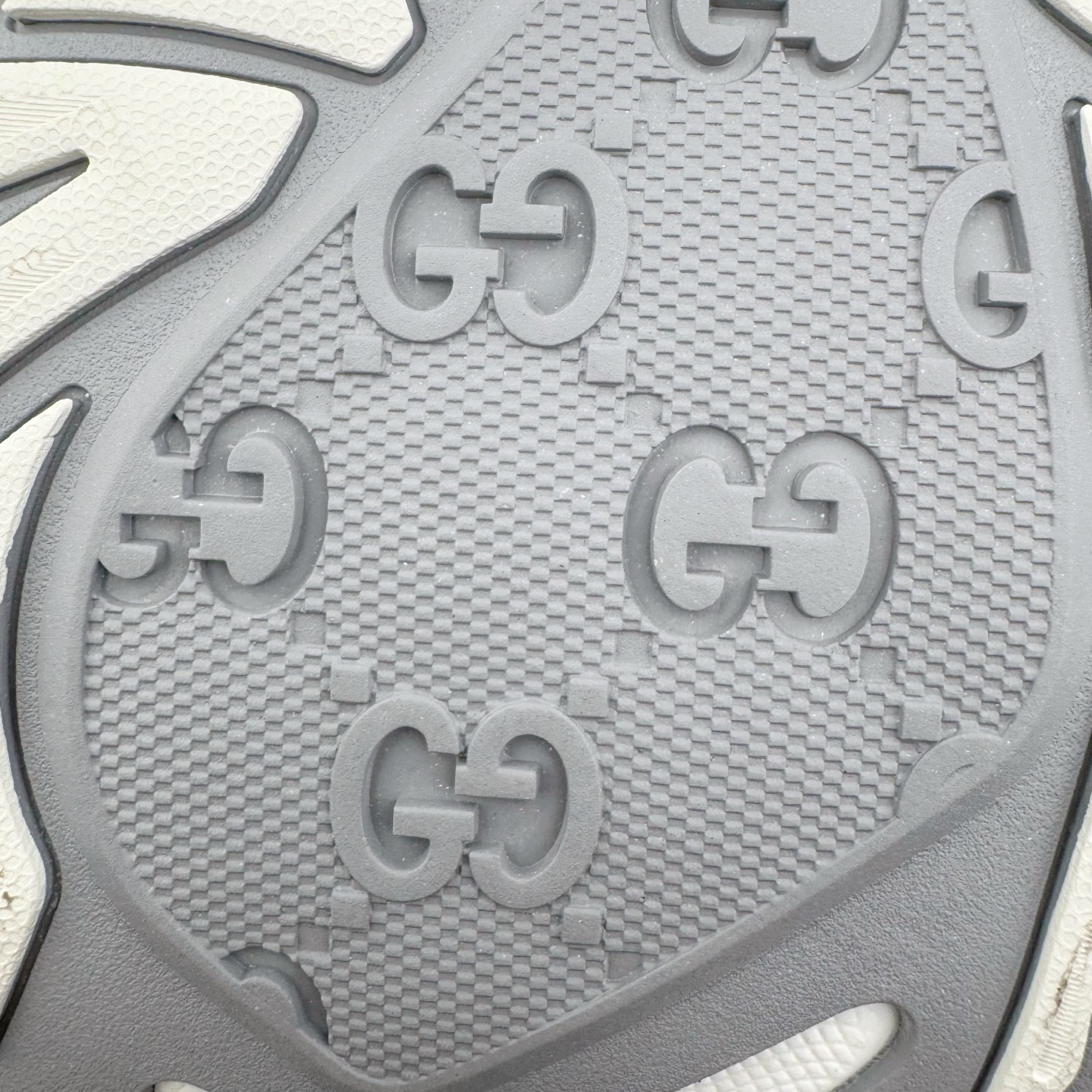 图片[20]-＃纯原 GUCCI 古驰皮革圆头抽绳低帮生活休闲鞋 Gucci（古驰）是源于意大利的时装奢饰品牌，是全球奢侈品品牌之一。由古驰奥•古驰在1921年于意大利佛罗伦萨创办。古驰的严品包括时装、皮具、皮鞋、手表、领带、丝巾、香水、家居用品及宠物用品等，借由其独特的创意和革新，以及精湛的意大利工艺闻名于世。GUCCl品牌时装一向以高档、豪华、性感而闻名于世，以“身份与财富之象征”品牌形象成为富有上流社会的消费宠儿。古驰—-永恒而经典并深受明星们的青睐，品牌灵感源自演员，公主和名媛等杰出女性。实拍调校N版已经零色差零失真 百分百还原实物色彩所见即所得 不存在货不对板色差等低级问题 选购参考实物拍摄 不混卖不参货 只用心做好货严格选品 承诺混一赔十 尺码：36 37 38 39 40 41 42 43 44 45-选品中心