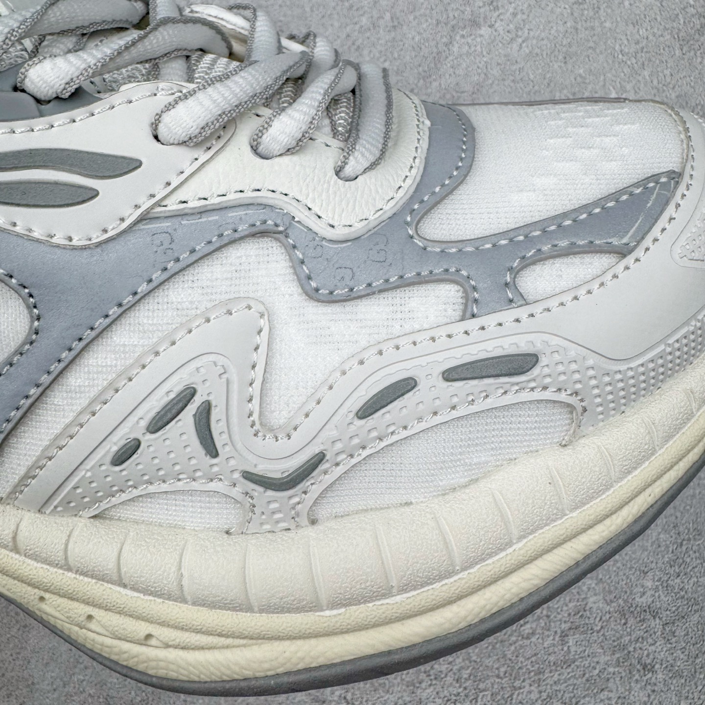 图片[15]-＃纯原 GUCCI 古驰皮革圆头抽绳低帮生活休闲鞋 Gucci（古驰）是源于意大利的时装奢饰品牌，是全球奢侈品品牌之一。由古驰奥•古驰在1921年于意大利佛罗伦萨创办。古驰的严品包括时装、皮具、皮鞋、手表、领带、丝巾、香水、家居用品及宠物用品等，借由其独特的创意和革新，以及精湛的意大利工艺闻名于世。GUCCl品牌时装一向以高档、豪华、性感而闻名于世，以“身份与财富之象征”品牌形象成为富有上流社会的消费宠儿。古驰—-永恒而经典并深受明星们的青睐，品牌灵感源自演员，公主和名媛等杰出女性。实拍调校N版已经零色差零失真 百分百还原实物色彩所见即所得 不存在货不对板色差等低级问题 选购参考实物拍摄 不混卖不参货 只用心做好货严格选品 承诺混一赔十 尺码：36 37 38 39 40 41 42 43 44 45-选品中心