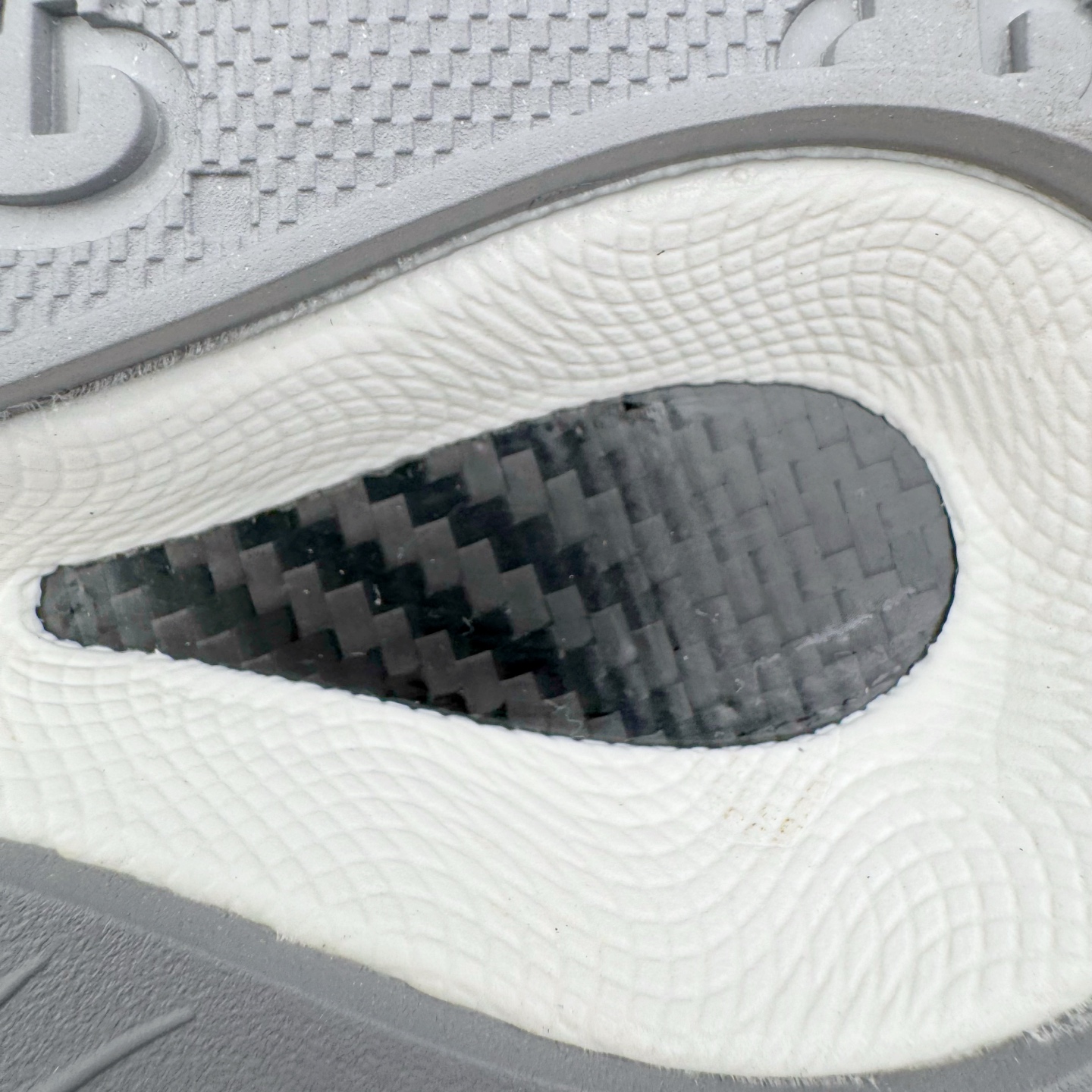 图片[19]-＃纯原 GUCCI 古驰皮革圆头抽绳低帮生活休闲鞋 Gucci（古驰）是源于意大利的时装奢饰品牌，是全球奢侈品品牌之一。由古驰奥•古驰在1921年于意大利佛罗伦萨创办。古驰的严品包括时装、皮具、皮鞋、手表、领带、丝巾、香水、家居用品及宠物用品等，借由其独特的创意和革新，以及精湛的意大利工艺闻名于世。GUCCl品牌时装一向以高档、豪华、性感而闻名于世，以“身份与财富之象征”品牌形象成为富有上流社会的消费宠儿。古驰—-永恒而经典并深受明星们的青睐，品牌灵感源自演员，公主和名媛等杰出女性。实拍调校N版已经零色差零失真 百分百还原实物色彩所见即所得 不存在货不对板色差等低级问题 选购参考实物拍摄 不混卖不参货 只用心做好货严格选品 承诺混一赔十 尺码：36 37 38 39 40 41 42 43 44 45-选品中心