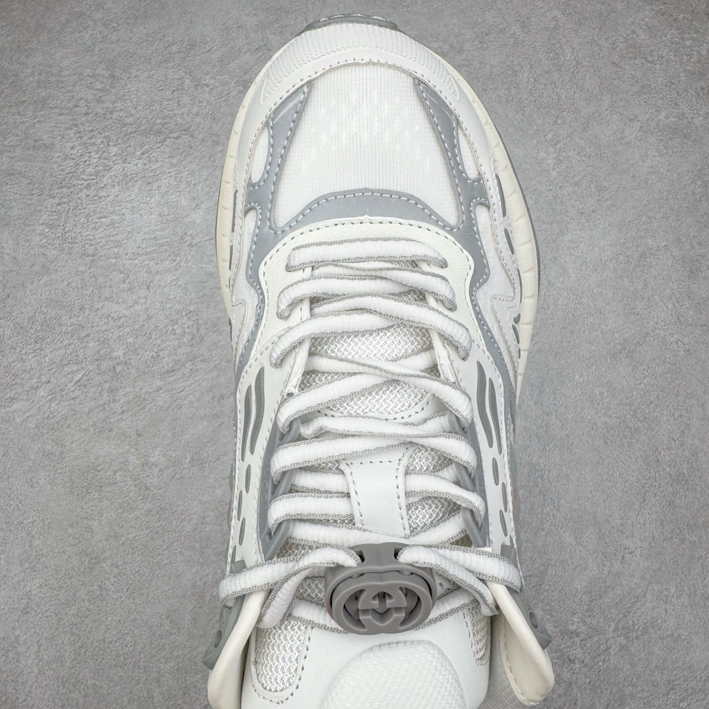 图片[4]-＃纯原 GUCCI 古驰皮革圆头抽绳低帮生活休闲鞋 Gucci（古驰）是源于意大利的时装奢饰品牌，是全球奢侈品品牌之一。由古驰奥•古驰在1921年于意大利佛罗伦萨创办。古驰的严品包括时装、皮具、皮鞋、手表、领带、丝巾、香水、家居用品及宠物用品等，借由其独特的创意和革新，以及精湛的意大利工艺闻名于世。GUCCl品牌时装一向以高档、豪华、性感而闻名于世，以“身份与财富之象征”品牌形象成为富有上流社会的消费宠儿。古驰—-永恒而经典并深受明星们的青睐，品牌灵感源自演员，公主和名媛等杰出女性。实拍调校N版已经零色差零失真 百分百还原实物色彩所见即所得 不存在货不对板色差等低级问题 选购参考实物拍摄 不混卖不参货 只用心做好货严格选品 承诺混一赔十 尺码：36 37 38 39 40 41 42 43 44 45-选品中心