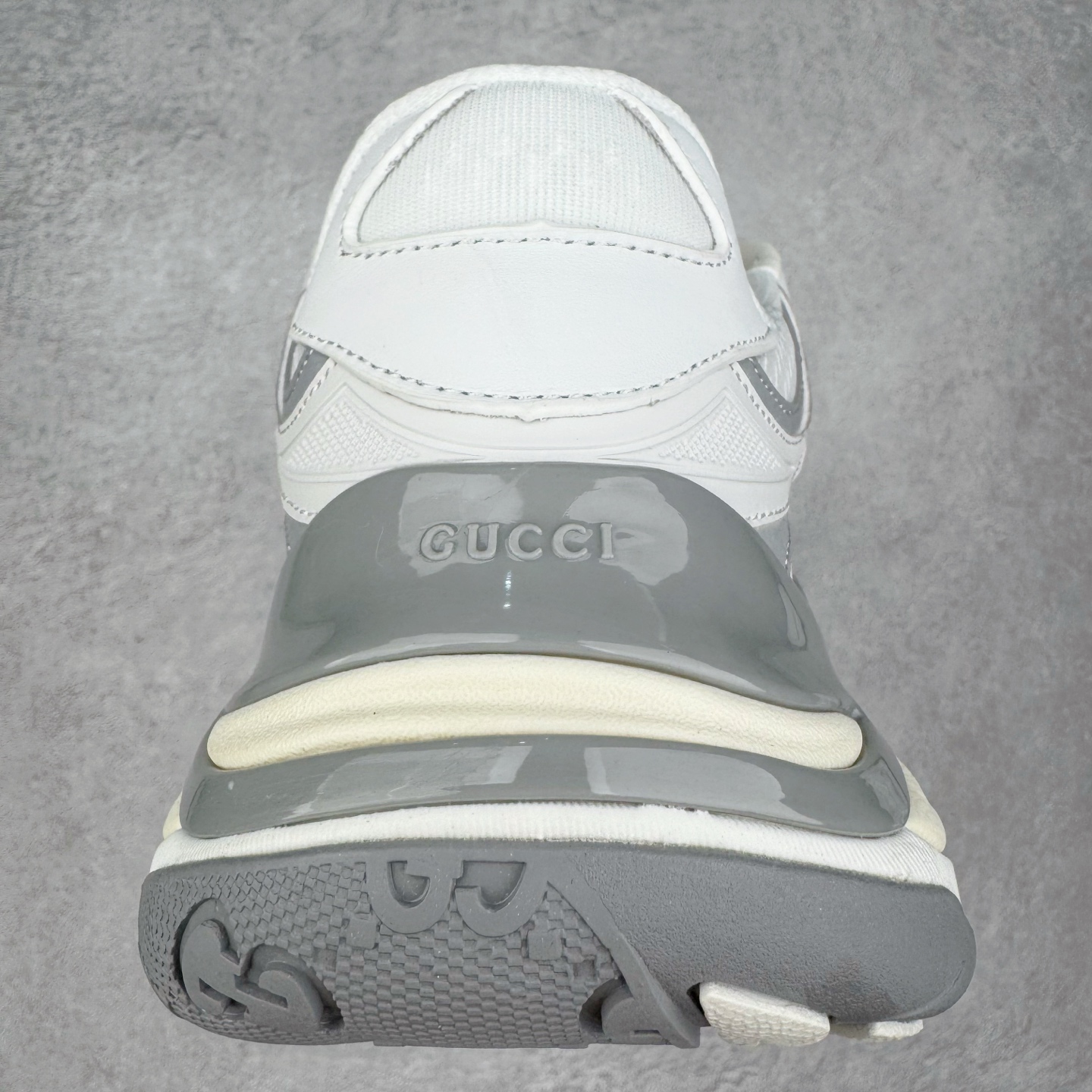 图片[8]-＃纯原 GUCCI 古驰皮革圆头抽绳低帮生活休闲鞋 Gucci（古驰）是源于意大利的时装奢饰品牌，是全球奢侈品品牌之一。由古驰奥•古驰在1921年于意大利佛罗伦萨创办。古驰的严品包括时装、皮具、皮鞋、手表、领带、丝巾、香水、家居用品及宠物用品等，借由其独特的创意和革新，以及精湛的意大利工艺闻名于世。GUCCl品牌时装一向以高档、豪华、性感而闻名于世，以“身份与财富之象征”品牌形象成为富有上流社会的消费宠儿。古驰—-永恒而经典并深受明星们的青睐，品牌灵感源自演员，公主和名媛等杰出女性。实拍调校N版已经零色差零失真 百分百还原实物色彩所见即所得 不存在货不对板色差等低级问题 选购参考实物拍摄 不混卖不参货 只用心做好货严格选品 承诺混一赔十 尺码：36 37 38 39 40 41 42 43 44 45-选品中心