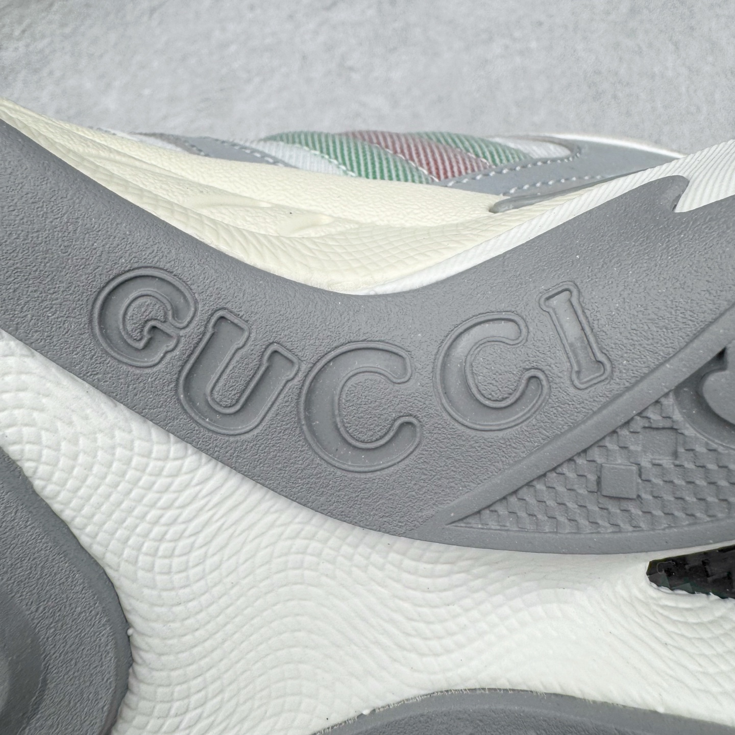 图片[18]-＃纯原 GUCCI 古驰皮革圆头抽绳低帮生活休闲鞋 Gucci（古驰）是源于意大利的时装奢饰品牌，是全球奢侈品品牌之一。由古驰奥•古驰在1921年于意大利佛罗伦萨创办。古驰的严品包括时装、皮具、皮鞋、手表、领带、丝巾、香水、家居用品及宠物用品等，借由其独特的创意和革新，以及精湛的意大利工艺闻名于世。GUCCl品牌时装一向以高档、豪华、性感而闻名于世，以“身份与财富之象征”品牌形象成为富有上流社会的消费宠儿。古驰—-永恒而经典并深受明星们的青睐，品牌灵感源自演员，公主和名媛等杰出女性。实拍调校N版已经零色差零失真 百分百还原实物色彩所见即所得 不存在货不对板色差等低级问题 选购参考实物拍摄 不混卖不参货 只用心做好货严格选品 承诺混一赔十 尺码：36 37 38 39 40 41 42 43 44 45-选品中心