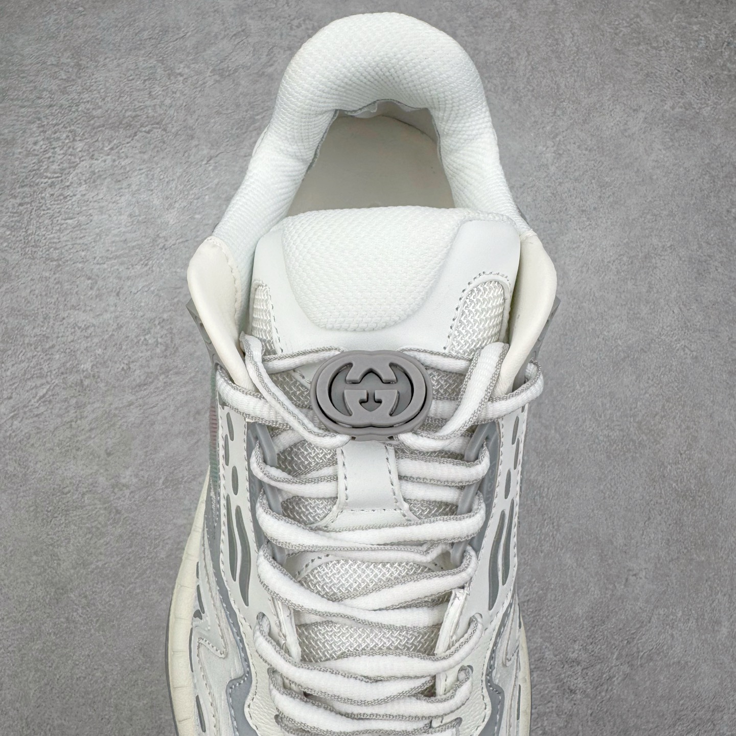 图片[5]-＃纯原 GUCCI 古驰皮革圆头抽绳低帮生活休闲鞋 Gucci（古驰）是源于意大利的时装奢饰品牌，是全球奢侈品品牌之一。由古驰奥•古驰在1921年于意大利佛罗伦萨创办。古驰的严品包括时装、皮具、皮鞋、手表、领带、丝巾、香水、家居用品及宠物用品等，借由其独特的创意和革新，以及精湛的意大利工艺闻名于世。GUCCl品牌时装一向以高档、豪华、性感而闻名于世，以“身份与财富之象征”品牌形象成为富有上流社会的消费宠儿。古驰—-永恒而经典并深受明星们的青睐，品牌灵感源自演员，公主和名媛等杰出女性。实拍调校N版已经零色差零失真 百分百还原实物色彩所见即所得 不存在货不对板色差等低级问题 选购参考实物拍摄 不混卖不参货 只用心做好货严格选品 承诺混一赔十 尺码：36 37 38 39 40 41 42 43 44 45-选品中心