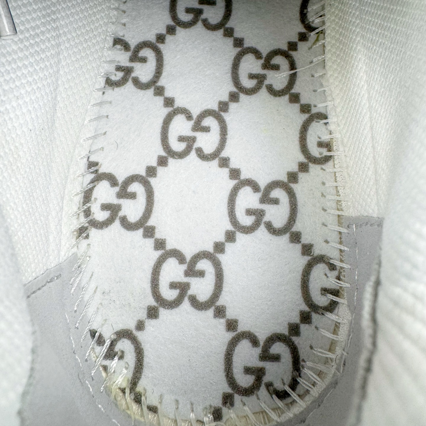 图片[10]-＃纯原 GUCCI 古驰皮革圆头抽绳低帮生活休闲鞋 Gucci（古驰）是源于意大利的时装奢饰品牌，是全球奢侈品品牌之一。由古驰奥•古驰在1921年于意大利佛罗伦萨创办。古驰的严品包括时装、皮具、皮鞋、手表、领带、丝巾、香水、家居用品及宠物用品等，借由其独特的创意和革新，以及精湛的意大利工艺闻名于世。GUCCl品牌时装一向以高档、豪华、性感而闻名于世，以“身份与财富之象征”品牌形象成为富有上流社会的消费宠儿。古驰—-永恒而经典并深受明星们的青睐，品牌灵感源自演员，公主和名媛等杰出女性。实拍调校N版已经零色差零失真 百分百还原实物色彩所见即所得 不存在货不对板色差等低级问题 选购参考实物拍摄 不混卖不参货 只用心做好货严格选品 承诺混一赔十 尺码：36 37 38 39 40 41 42 43 44 45-选品中心