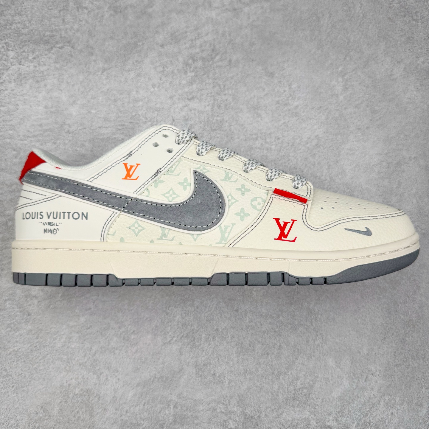 NK Dunk Low 定制配色 YX5066-360 大厂出品 极力推荐 原装头层材料 独家版型蒸餾加工帶來的是更好的视觉和脚感体验大厂纯原品质出货 清洁度 电绣工艺 皮料切割干净无任何毛边 细节完美 实拍调校N版已经零色差零失真 百分百还原实物色彩所见即所得 不存在货不对板色差等低级问题 选购参考实物拍摄 不混卖不参货 只用心做好货严格选品 承诺混一赔十 尺码：36 36.5 37.5 38 38.5 39 40 40.5 41 42 42.5 43 44 44.5 45-选品中心