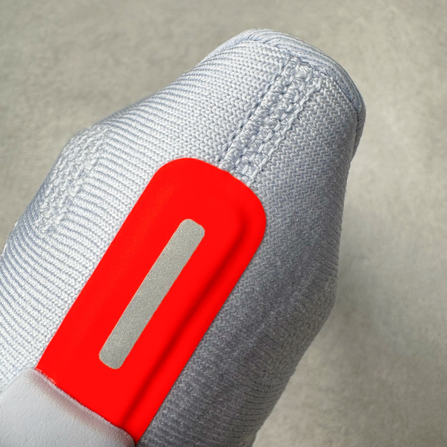 图片[15]-＃TG纯原 NK Zoom Pegasus Plus 超级飞马涡轮增压马拉松慢跑鞋 FQ7262-006 在设计上延续了原版鞋款的经典风格，向 Pegasus Turbo 致敬。鞋面采用 Flyknit 材质，巧妙地在不同区域实现紧密与松散的编织结合。标志性的尼龙中部条纹与原版 Turbo 设计呼应。原有的 Flywire 被内部毡织带替代。鞋领的衬垫和鞋跟支撑则为鞋面增添了完善的细节。与以往的 Turbo 型号采用双层泡沫不同，Pegasus Plus 使用了一体式 ZoomX 中底。鞋跟厚度为 35 毫米，前掌为 25 毫米，形成 10 毫米的落差，外底覆盖了大量橡胶，而 ZoomX 外露的部分也十分显眼。尺码：36 36.5 37.5 38 38.5 39 40 40.5 41 42 42.5 43 44 44.5 45-选品中心