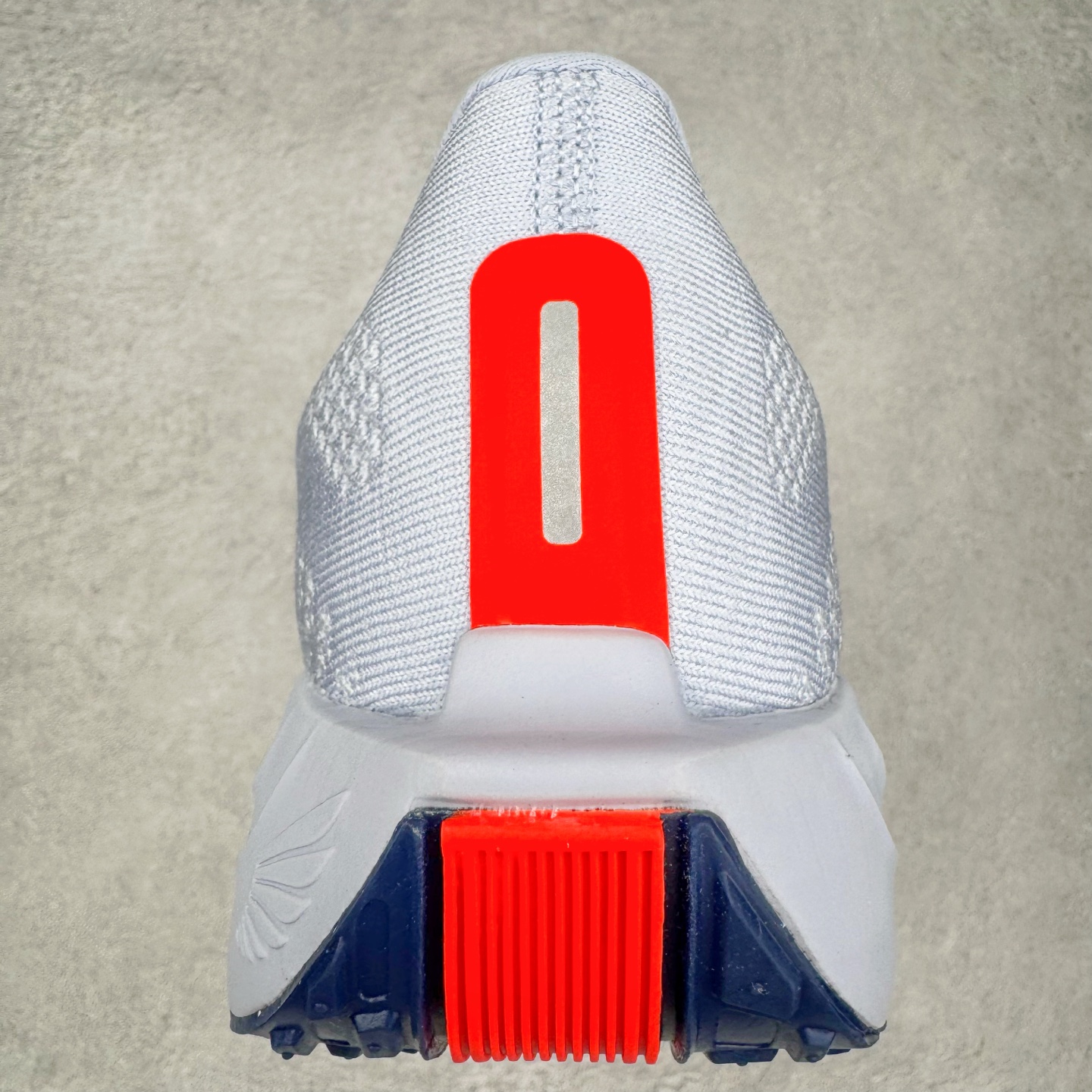 图片[8]-＃TG纯原 NK Zoom Pegasus Plus 超级飞马涡轮增压马拉松慢跑鞋 FQ7262-006 在设计上延续了原版鞋款的经典风格，向 Pegasus Turbo 致敬。鞋面采用 Flyknit 材质，巧妙地在不同区域实现紧密与松散的编织结合。标志性的尼龙中部条纹与原版 Turbo 设计呼应。原有的 Flywire 被内部毡织带替代。鞋领的衬垫和鞋跟支撑则为鞋面增添了完善的细节。与以往的 Turbo 型号采用双层泡沫不同，Pegasus Plus 使用了一体式 ZoomX 中底。鞋跟厚度为 35 毫米，前掌为 25 毫米，形成 10 毫米的落差，外底覆盖了大量橡胶，而 ZoomX 外露的部分也十分显眼。尺码：36 36.5 37.5 38 38.5 39 40 40.5 41 42 42.5 43 44 44.5 45-选品中心