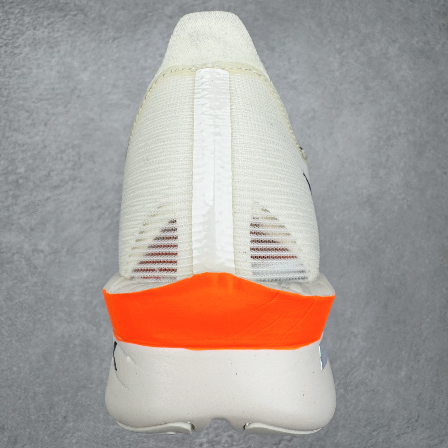 图片[8]-Jakob A. Ingebrigtsen x NK Zoom VaporFly Next 4% 舒适百搭透气回弹低帮短跑马拉松跑步鞋 HF6413-100 采用精致醒目设计，精准诠释雅各布·因格布里格森的风格，聚焦他的核心信念：家庭与夺冠。该鞋款在前代鞋款的基础上减轻重量，但不影响性能表现。碳纤维 Flyplate 结合出众回弹的ZoomX泡绵中底，缔造比赛日佳选，令你快意难挡，疾速冲刺。这款公路竞速跑步鞋具备匠心品质，无论是日常畅跑还是马拉松，皆可轻松驾驭，是雅各布的信赖之选。尺码：36 36.5 37.5 38 38.5 39 40 40.5 41 42 42.5 43 44 44.5 45-选品中心