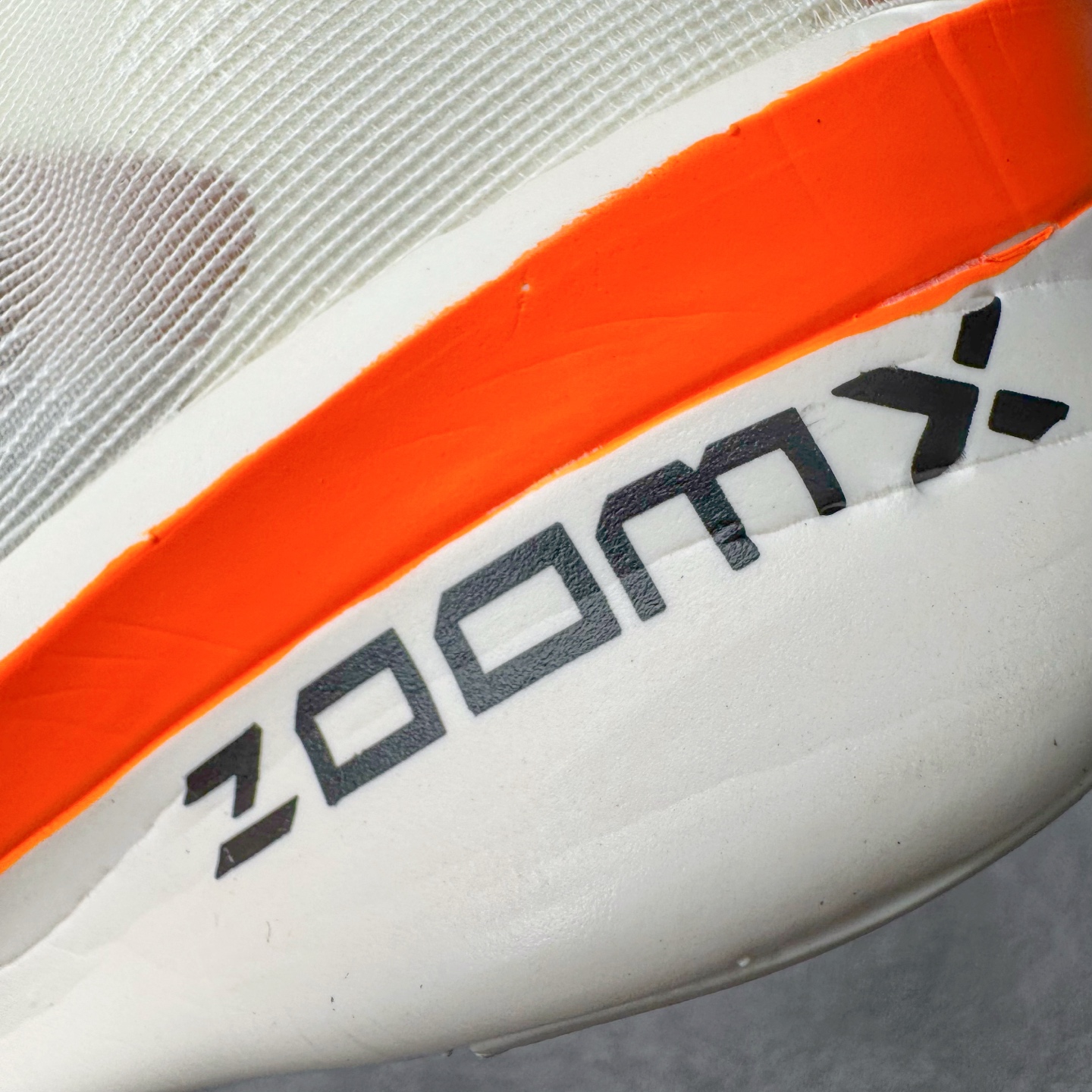 图片[17]-Jakob A. Ingebrigtsen x NK Zoom VaporFly Next 4% 舒适百搭透气回弹低帮短跑马拉松跑步鞋 HF6413-100 采用精致醒目设计，精准诠释雅各布·因格布里格森的风格，聚焦他的核心信念：家庭与夺冠。该鞋款在前代鞋款的基础上减轻重量，但不影响性能表现。碳纤维 Flyplate 结合出众回弹的ZoomX泡绵中底，缔造比赛日佳选，令你快意难挡，疾速冲刺。这款公路竞速跑步鞋具备匠心品质，无论是日常畅跑还是马拉松，皆可轻松驾驭，是雅各布的信赖之选。尺码：36 36.5 37.5 38 38.5 39 40 40.5 41 42 42.5 43 44 44.5 45-选品中心