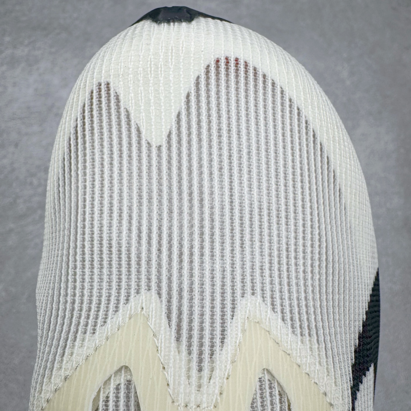 图片[13]-Jakob A. Ingebrigtsen x NK Zoom VaporFly Next 4% 舒适百搭透气回弹低帮短跑马拉松跑步鞋 HF6413-100 采用精致醒目设计，精准诠释雅各布·因格布里格森的风格，聚焦他的核心信念：家庭与夺冠。该鞋款在前代鞋款的基础上减轻重量，但不影响性能表现。碳纤维 Flyplate 结合出众回弹的ZoomX泡绵中底，缔造比赛日佳选，令你快意难挡，疾速冲刺。这款公路竞速跑步鞋具备匠心品质，无论是日常畅跑还是马拉松，皆可轻松驾驭，是雅各布的信赖之选。尺码：36 36.5 37.5 38 38.5 39 40 40.5 41 42 42.5 43 44 44.5 45-选品中心