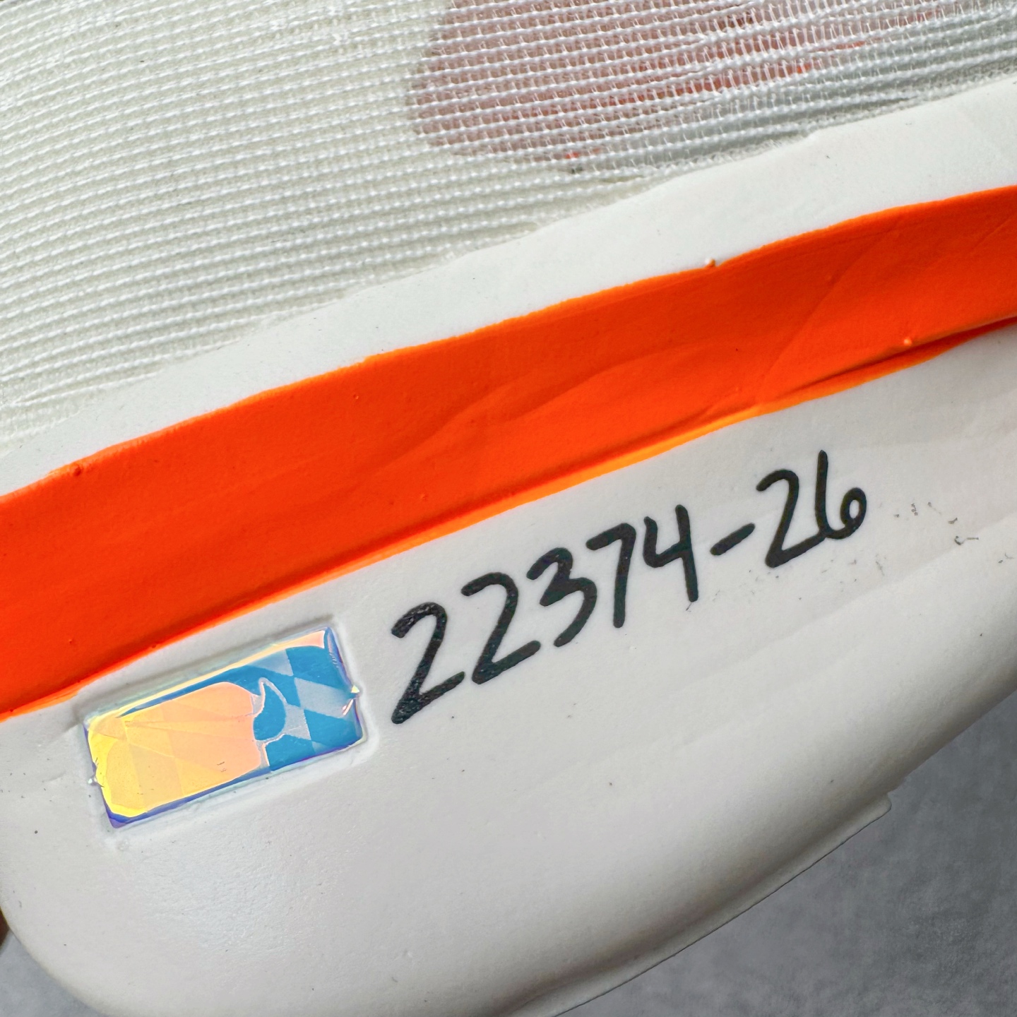 图片[20]-Jakob A. Ingebrigtsen x NK Zoom VaporFly Next 4% 舒适百搭透气回弹低帮短跑马拉松跑步鞋 HF6413-100 采用精致醒目设计，精准诠释雅各布·因格布里格森的风格，聚焦他的核心信念：家庭与夺冠。该鞋款在前代鞋款的基础上减轻重量，但不影响性能表现。碳纤维 Flyplate 结合出众回弹的ZoomX泡绵中底，缔造比赛日佳选，令你快意难挡，疾速冲刺。这款公路竞速跑步鞋具备匠心品质，无论是日常畅跑还是马拉松，皆可轻松驾驭，是雅各布的信赖之选。尺码：36 36.5 37.5 38 38.5 39 40 40.5 41 42 42.5 43 44 44.5 45-选品中心