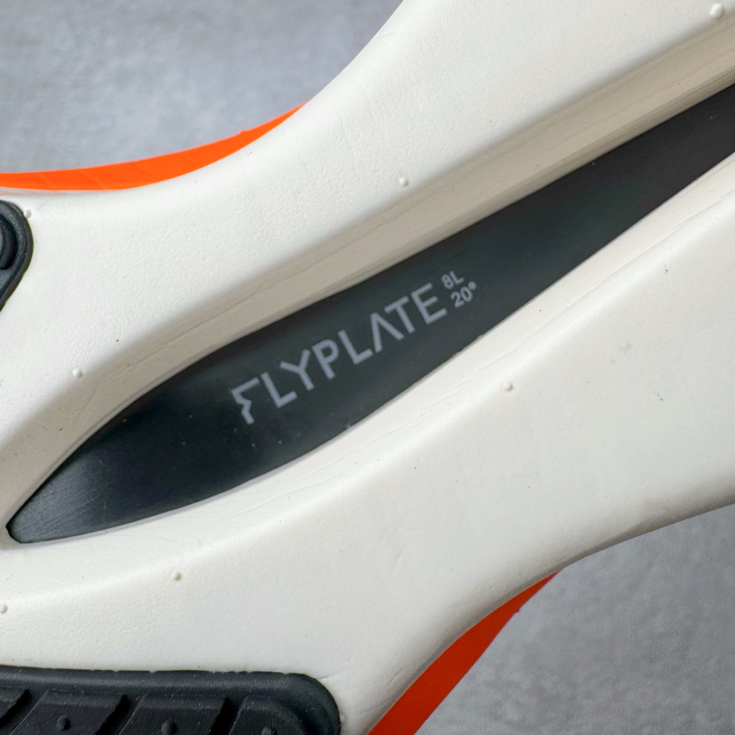 图片[18]-Jakob A. Ingebrigtsen x NK Zoom VaporFly Next 4% 舒适百搭透气回弹低帮短跑马拉松跑步鞋 HF6413-100 采用精致醒目设计，精准诠释雅各布·因格布里格森的风格，聚焦他的核心信念：家庭与夺冠。该鞋款在前代鞋款的基础上减轻重量，但不影响性能表现。碳纤维 Flyplate 结合出众回弹的ZoomX泡绵中底，缔造比赛日佳选，令你快意难挡，疾速冲刺。这款公路竞速跑步鞋具备匠心品质，无论是日常畅跑还是马拉松，皆可轻松驾驭，是雅各布的信赖之选。尺码：36 36.5 37.5 38 38.5 39 40 40.5 41 42 42.5 43 44 44.5 45-选品中心