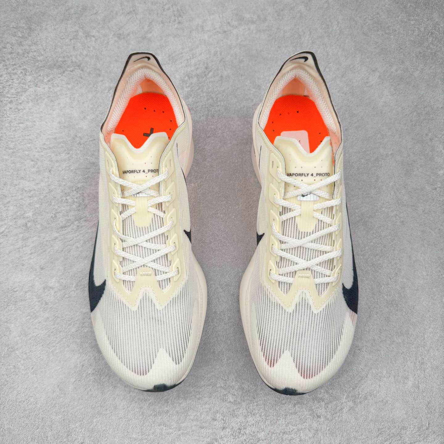 图片[2]-Jakob A. Ingebrigtsen x NK Zoom VaporFly Next 4% 舒适百搭透气回弹低帮短跑马拉松跑步鞋 HF6413-100 采用精致醒目设计，精准诠释雅各布·因格布里格森的风格，聚焦他的核心信念：家庭与夺冠。该鞋款在前代鞋款的基础上减轻重量，但不影响性能表现。碳纤维 Flyplate 结合出众回弹的ZoomX泡绵中底，缔造比赛日佳选，令你快意难挡，疾速冲刺。这款公路竞速跑步鞋具备匠心品质，无论是日常畅跑还是马拉松，皆可轻松驾驭，是雅各布的信赖之选。尺码：36 36.5 37.5 38 38.5 39 40 40.5 41 42 42.5 43 44 44.5 45-选品中心