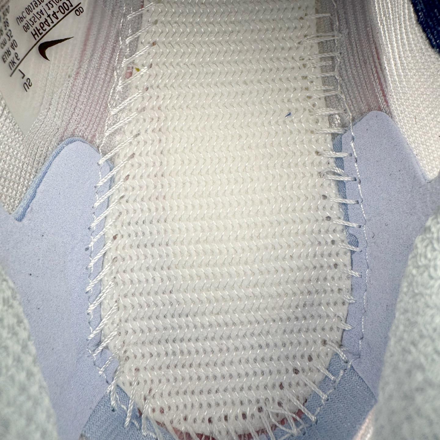 图片[10]-Jakob A. Ingebrigtsen x NK Zoom VaporFly Next 4% 舒适百搭透气回弹低帮短跑马拉松跑步鞋 HF6414-001 采用精致醒目设计，精准诠释雅各布·因格布里格森的风格，聚焦他的核心信念：家庭与夺冠。该鞋款在前代鞋款的基础上减轻重量，但不影响性能表现。碳纤维 Flyplate 结合出众回弹的ZoomX泡绵中底，缔造比赛日佳选，令你快意难挡，疾速冲刺。这款公路竞速跑步鞋具备匠心品质，无论是日常畅跑还是马拉松，皆可轻松驾驭，是雅各布的信赖之选。尺码：36 36.5 37.5 38 38.5 39 40 40.5 41 42 42.5 43 44 44.5 45-选品中心