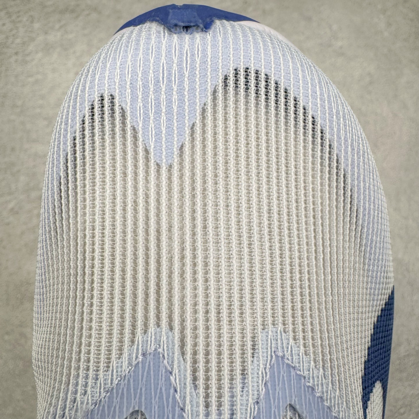 图片[18]-Jakob A. Ingebrigtsen x NK Zoom VaporFly Next 4% 舒适百搭透气回弹低帮短跑马拉松跑步鞋 HF6414-001 采用精致醒目设计，精准诠释雅各布·因格布里格森的风格，聚焦他的核心信念：家庭与夺冠。该鞋款在前代鞋款的基础上减轻重量，但不影响性能表现。碳纤维 Flyplate 结合出众回弹的ZoomX泡绵中底，缔造比赛日佳选，令你快意难挡，疾速冲刺。这款公路竞速跑步鞋具备匠心品质，无论是日常畅跑还是马拉松，皆可轻松驾驭，是雅各布的信赖之选。尺码：36 36.5 37.5 38 38.5 39 40 40.5 41 42 42.5 43 44 44.5 45-选品中心