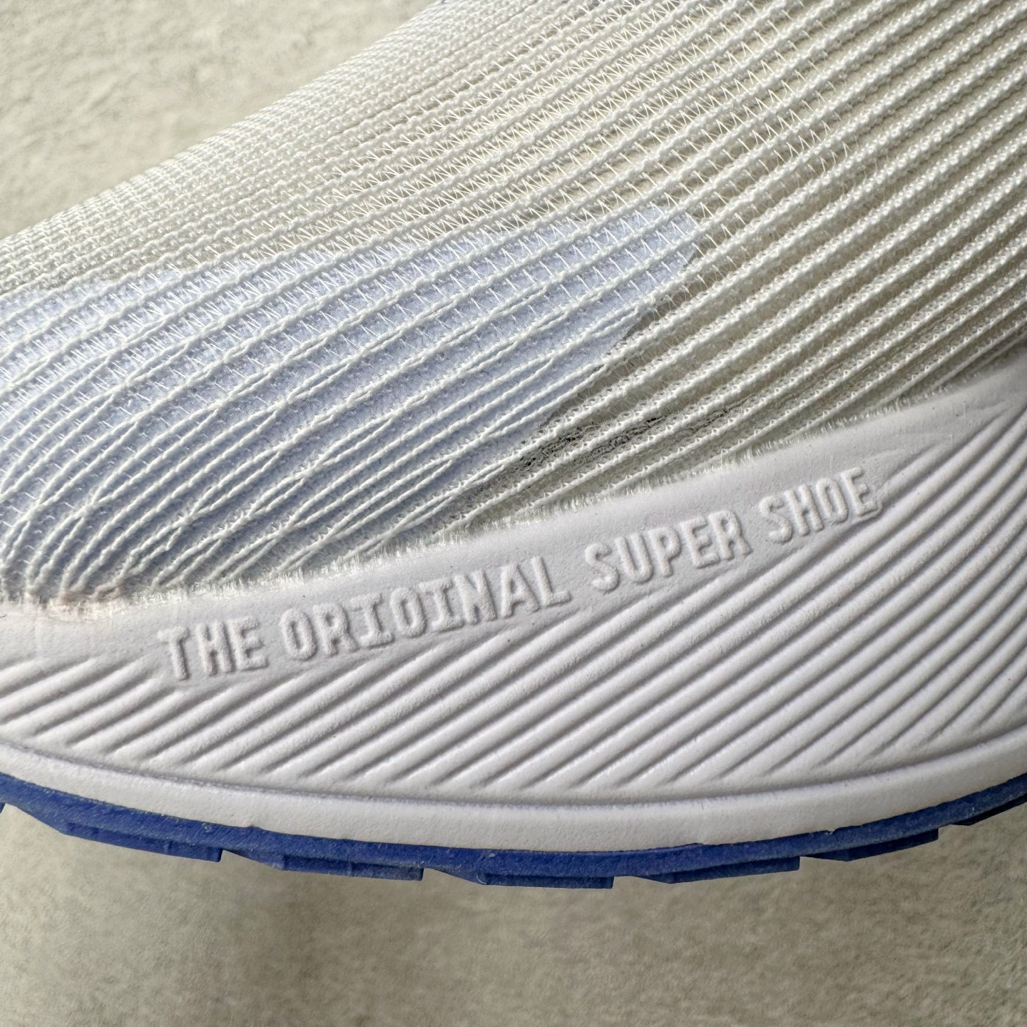 图片[14]-Jakob A. Ingebrigtsen x NK Zoom VaporFly Next 4% 舒适百搭透气回弹低帮短跑马拉松跑步鞋 HF6414-001 采用精致醒目设计，精准诠释雅各布·因格布里格森的风格，聚焦他的核心信念：家庭与夺冠。该鞋款在前代鞋款的基础上减轻重量，但不影响性能表现。碳纤维 Flyplate 结合出众回弹的ZoomX泡绵中底，缔造比赛日佳选，令你快意难挡，疾速冲刺。这款公路竞速跑步鞋具备匠心品质，无论是日常畅跑还是马拉松，皆可轻松驾驭，是雅各布的信赖之选。尺码：36 36.5 37.5 38 38.5 39 40 40.5 41 42 42.5 43 44 44.5 45-选品中心