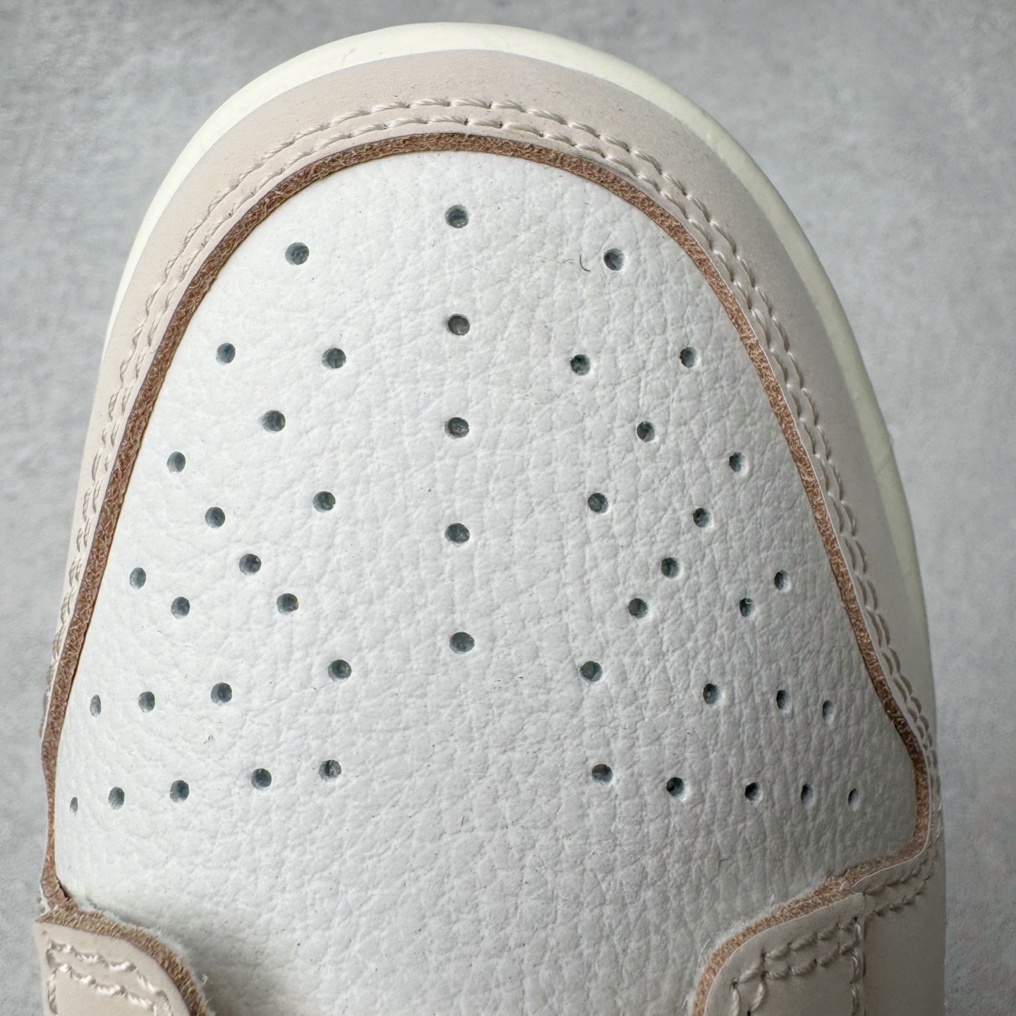 图片[15]-＃YC纯原 NK Dunk Low 柔粉 FB7910-601 实力大厂出品 新配色陆续开发 利润个位数只为口碑 全套原纸板楦头开发 确保原汁原味 完美呈现DUNK版型 一比一鞋头弧度高度鞋身弧度 此版本只针对中端市场 皮料材质有所更替 其他数据细节工艺流程均保持一致 绝不口嗨 细节品控鞋型随意对比 独家私模官方第六代原厂航空铝磨具打磨大底 鞋头坡度极致还原 无解鞋型 原盒原配 圈内天花板工艺 原厂玻璃冲刀 超高清洁度 全鞋零毛边皮料切割 原厂中底布点胶 中底布拉帮走线遵循公司 尺码：36 36.5 37.5 38 38.5 39 40 40.5 41 42 42.5 43 44 44.5 45 46-选品中心