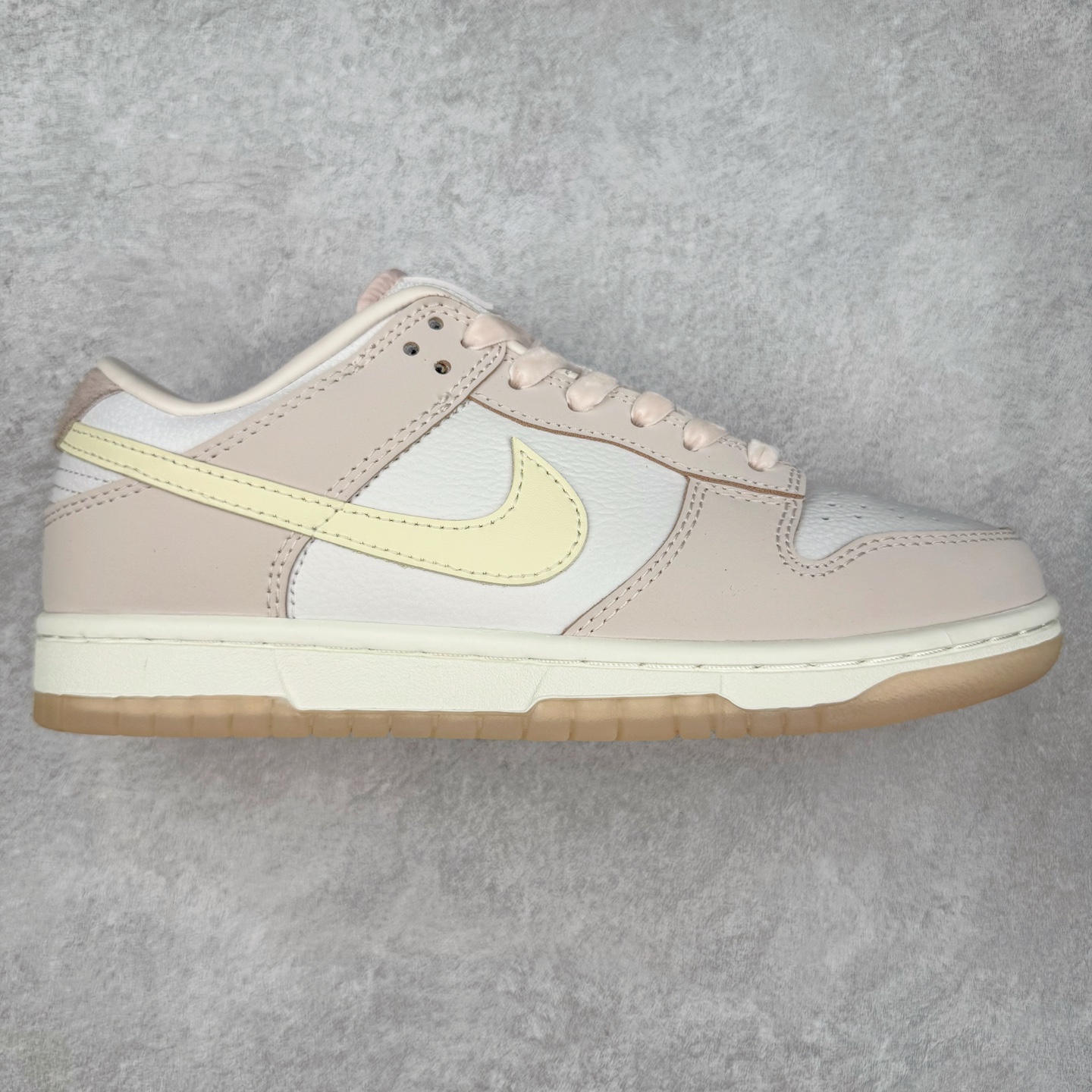 ＃YC纯原 NK Dunk Low 柔粉 FB7910-601 实力大厂出品 新配色陆续开发 利润个位数只为口碑 全套原纸板楦头开发 确保原汁原味 完美呈现DUNK版型 一比一鞋头弧度高度鞋身弧度 此版本只针对中端市场 皮料材质有所更替 其他数据细节工艺流程均保持一致 绝不口嗨 细节品控鞋型随意对比 独家私模官方第六代原厂航空铝磨具打磨大底 鞋头坡度极致还原 无解鞋型 原盒原配 圈内天花板工艺 原厂玻璃冲刀 超高清洁度 全鞋零毛边皮料切割 原厂中底布点胶 中底布拉帮走线遵循公司 尺码：36 36.5 37.5 38 38.5 39 40 40.5 41 42 42.5 43 44 44.5 45 46-选品中心