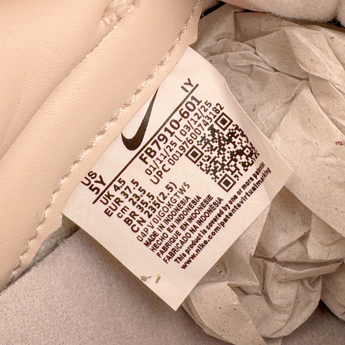 图片[12]-＃YC纯原 NK Dunk Low 柔粉 FB7910-601 实力大厂出品 新配色陆续开发 利润个位数只为口碑 全套原纸板楦头开发 确保原汁原味 完美呈现DUNK版型 一比一鞋头弧度高度鞋身弧度 此版本只针对中端市场 皮料材质有所更替 其他数据细节工艺流程均保持一致 绝不口嗨 细节品控鞋型随意对比 独家私模官方第六代原厂航空铝磨具打磨大底 鞋头坡度极致还原 无解鞋型 原盒原配 圈内天花板工艺 原厂玻璃冲刀 超高清洁度 全鞋零毛边皮料切割 原厂中底布点胶 中底布拉帮走线遵循公司 尺码：36 36.5 37.5 38 38.5 39 40 40.5 41 42 42.5 43 44 44.5 45 46-选品中心