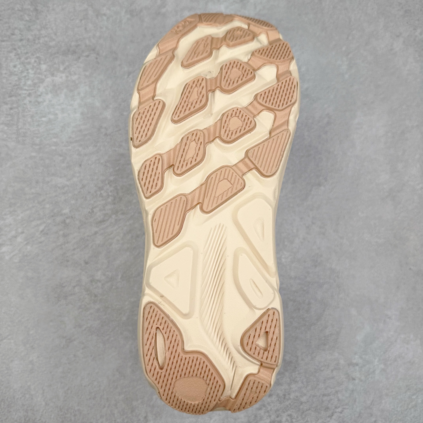 图片[9]-HOKA ONE ONE Clifton 克里夫顿9代专业性能减震公路跑步鞋 轻盈透气的针织网面和纱线的使用让鞋面更挺拔 增强鞋面的强度和支撑性能 搭配柔软的鞋舌 让双脚在舒适包裹中跑的更加畅快 全新泡棉中底 柔软的同时增强回弹性能 为不同跑者提供更平稳流畅的脚感 带来全面的缓冲保护 根据人体工程学设计的延长拉襟 后跟处弹软的海绵填充舒适固定 避免掉跟和摩擦 相比上一代光滑的内衬 Clifton 9的内衬增强了摩擦力 避免双脚在鞋内滑动 尺码：36 36.5 37.5 38 38.5 39 40 40.5 41 42 42.5 43 44 44.5 45-选品中心