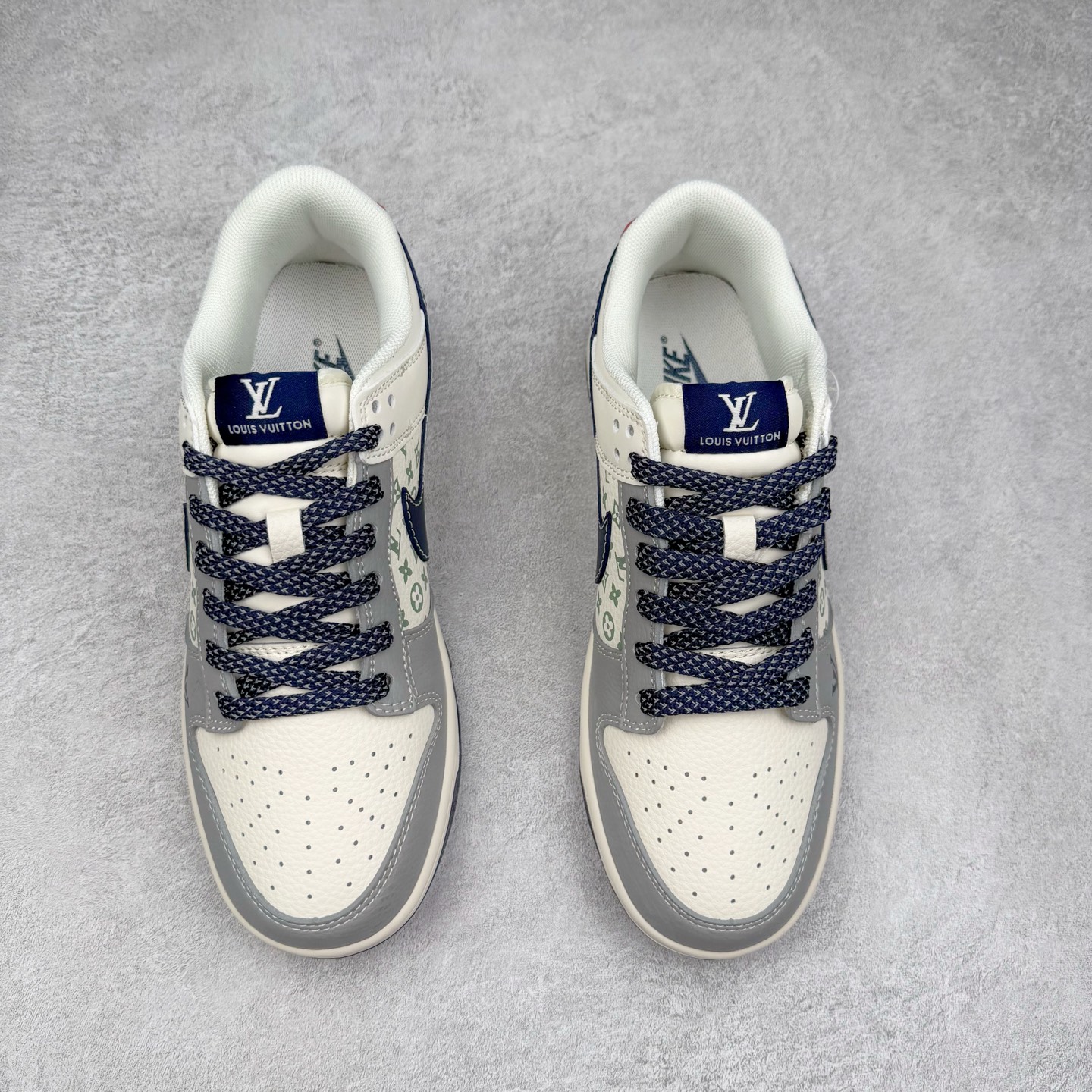 图片[2]-NK Dunk Low 定制配色 XX3168-161 大厂出品 极力推荐 原装头层材料 独家版型蒸餾加工帶來的是更好的视觉和脚感体验大厂纯原品质出货 清洁度 电绣工艺 皮料切割干净无任何毛边 细节完美 实拍调校N版已经零色差零失真 百分百还原实物色彩所见即所得 不存在货不对板色差等低级问题 选购参考实物拍摄 不混卖不参货 只用心做好货严格选品 承诺混一赔十 尺码：36 36.5 37.5 38 38.5 39 40 40.5 41 42 42.5 43 44 44.5 45-选品中心