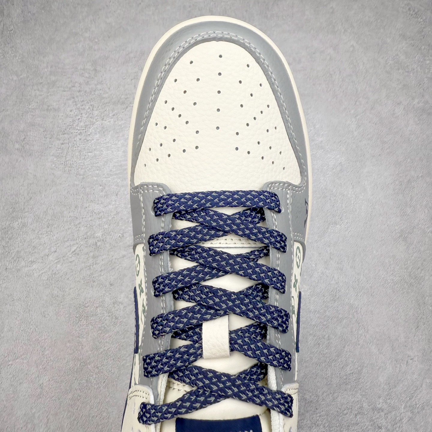 图片[4]-NK Dunk Low 定制配色 XX3168-161 大厂出品 极力推荐 原装头层材料 独家版型蒸餾加工帶來的是更好的视觉和脚感体验大厂纯原品质出货 清洁度 电绣工艺 皮料切割干净无任何毛边 细节完美 实拍调校N版已经零色差零失真 百分百还原实物色彩所见即所得 不存在货不对板色差等低级问题 选购参考实物拍摄 不混卖不参货 只用心做好货严格选品 承诺混一赔十 尺码：36 36.5 37.5 38 38.5 39 40 40.5 41 42 42.5 43 44 44.5 45-选品中心