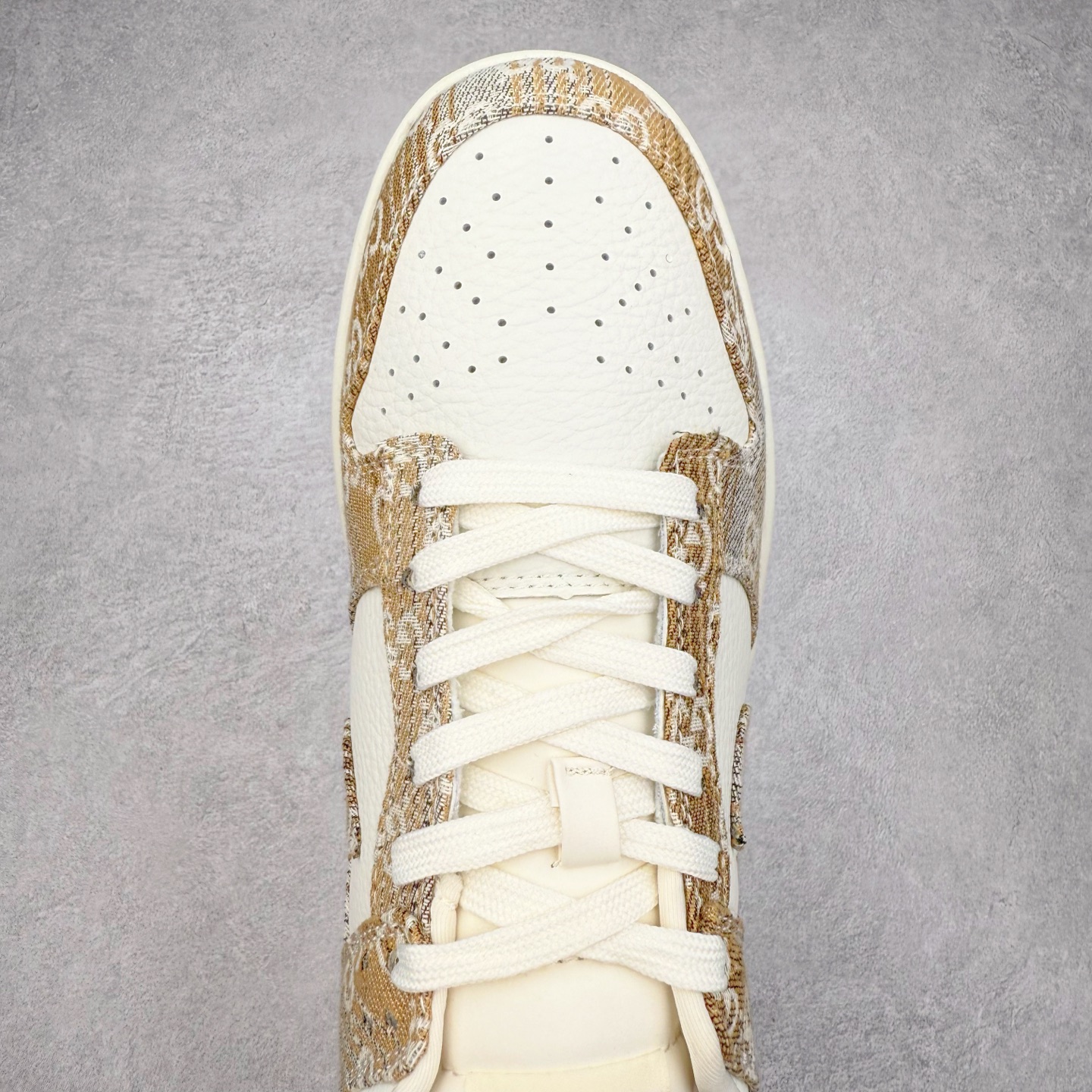 图片[4]-NK Dunk Low 定制配色 SC9207-421 大厂出品 极力推荐 原装头层材料 独家版型蒸餾加工帶來的是更好的视觉和脚感体验大厂纯原品质出货 清洁度 电绣工艺 皮料切割干净无任何毛边 细节完美 实拍调校N版已经零色差零失真 百分百还原实物色彩所见即所得 不存在货不对板色差等低级问题 选购参考实物拍摄 不混卖不参货 只用心做好货严格选品 承诺混一赔十 尺码：36 36.5 37.5 38 38.5 39 40 40.5 41 42 42.5 43 44 44.5 45-选品中心