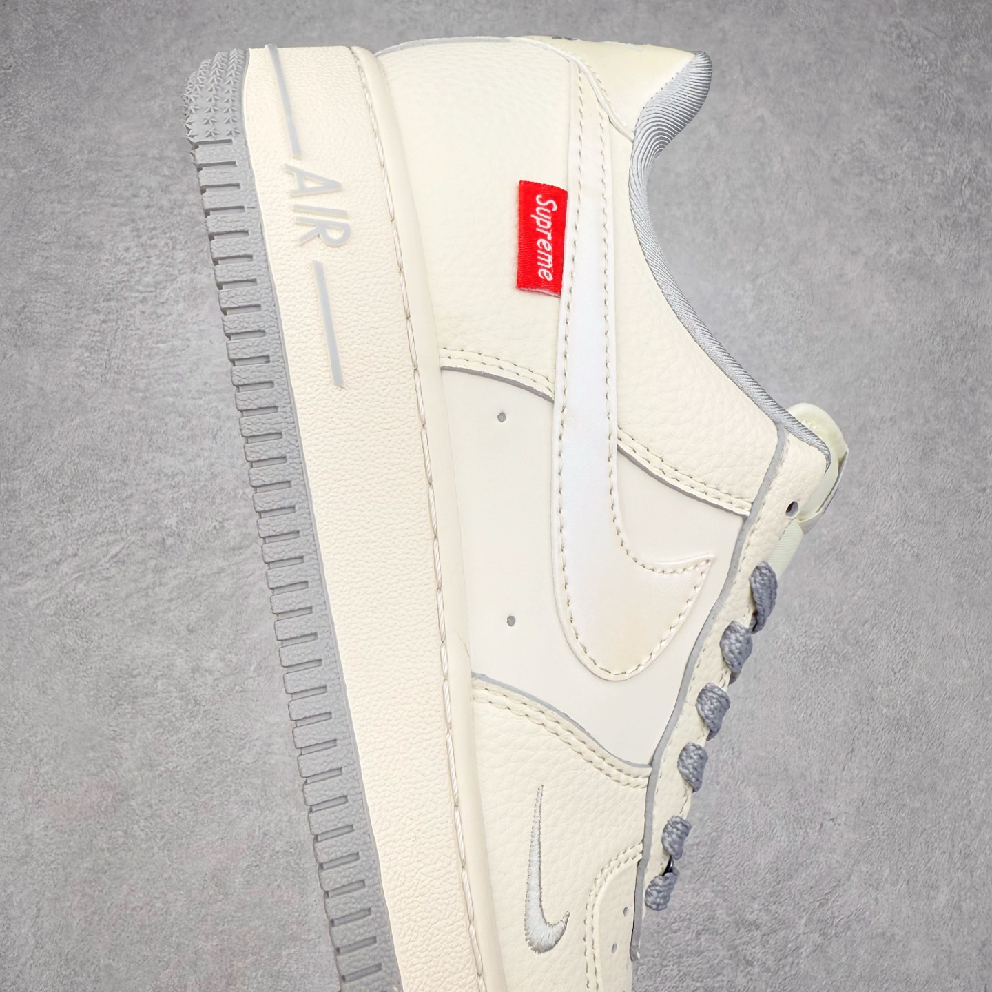 图片[6]-NK Air Force 1´07 Low 空军一号低帮百搭休闲运动板鞋 XX3168-195 柔软、弹性十足的缓震性能和出色的中底设计 横跨复古与现代的外型结合 造就出风靡全球 三十多年的Force 1 直到今天还深受青睐 实拍调校N版已经零色差零失真 百分百还原实物色彩所见即所得 不存在货不对板色差等低级问题 选购参考实物拍摄 不混卖不参货 只用心做好货严格选品 承诺混一赔十 尺码：36 36.5 37.5 38 38.5 39 40 40.5 41 42 42.5 43 44 44.5 45-选品中心