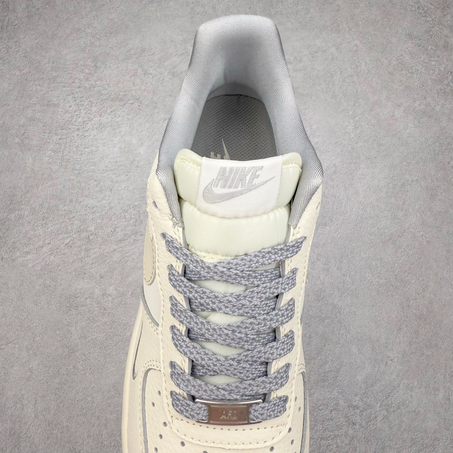 图片[5]-NK Air Force 1´07 Low 空军一号低帮百搭休闲运动板鞋 XX3168-195 柔软、弹性十足的缓震性能和出色的中底设计 横跨复古与现代的外型结合 造就出风靡全球 三十多年的Force 1 直到今天还深受青睐 实拍调校N版已经零色差零失真 百分百还原实物色彩所见即所得 不存在货不对板色差等低级问题 选购参考实物拍摄 不混卖不参货 只用心做好货严格选品 承诺混一赔十 尺码：36 36.5 37.5 38 38.5 39 40 40.5 41 42 42.5 43 44 44.5 45-选品中心