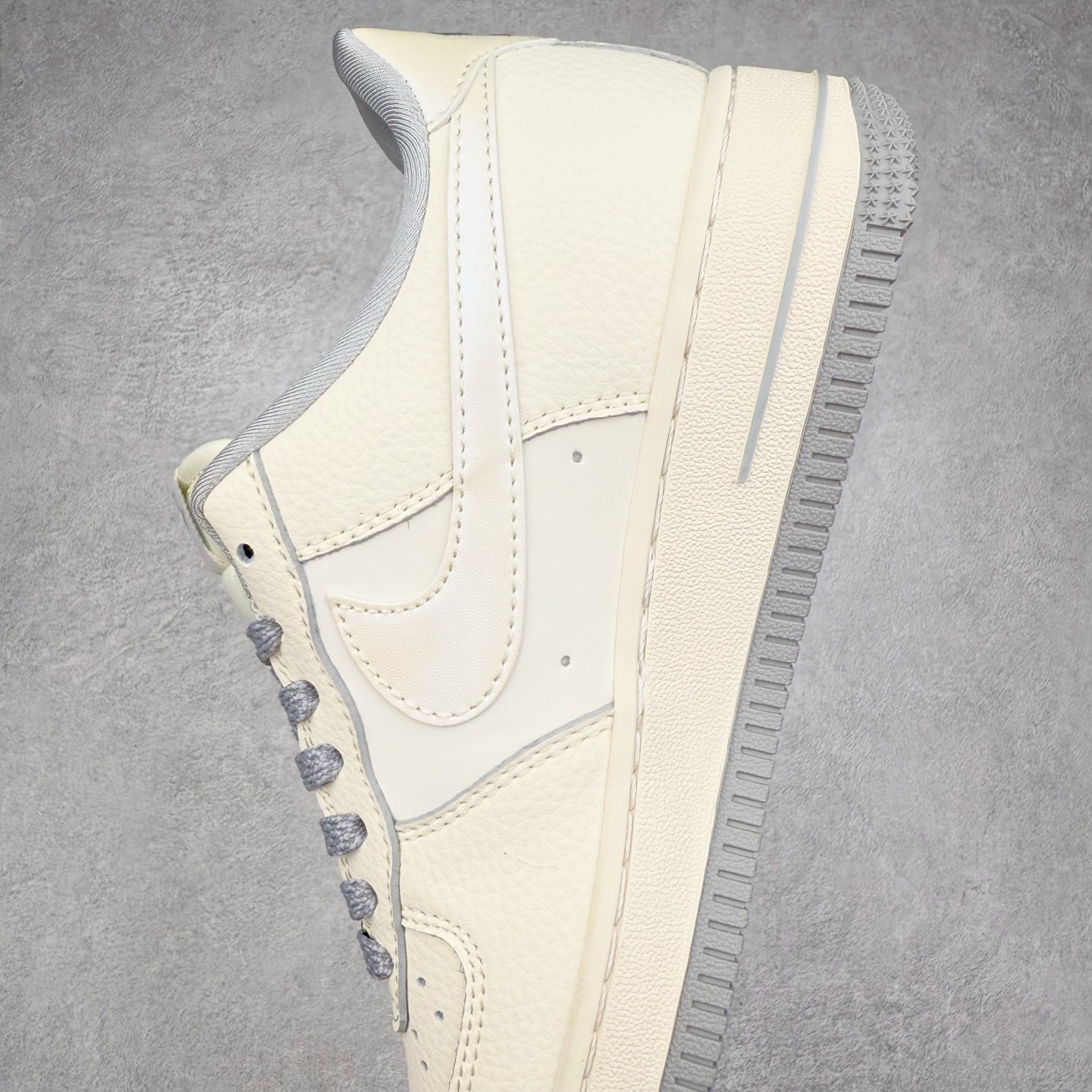 图片[7]-NK Air Force 1´07 Low 空军一号低帮百搭休闲运动板鞋 XX3168-195 柔软、弹性十足的缓震性能和出色的中底设计 横跨复古与现代的外型结合 造就出风靡全球 三十多年的Force 1 直到今天还深受青睐 实拍调校N版已经零色差零失真 百分百还原实物色彩所见即所得 不存在货不对板色差等低级问题 选购参考实物拍摄 不混卖不参货 只用心做好货严格选品 承诺混一赔十 尺码：36 36.5 37.5 38 38.5 39 40 40.5 41 42 42.5 43 44 44.5 45-选品中心