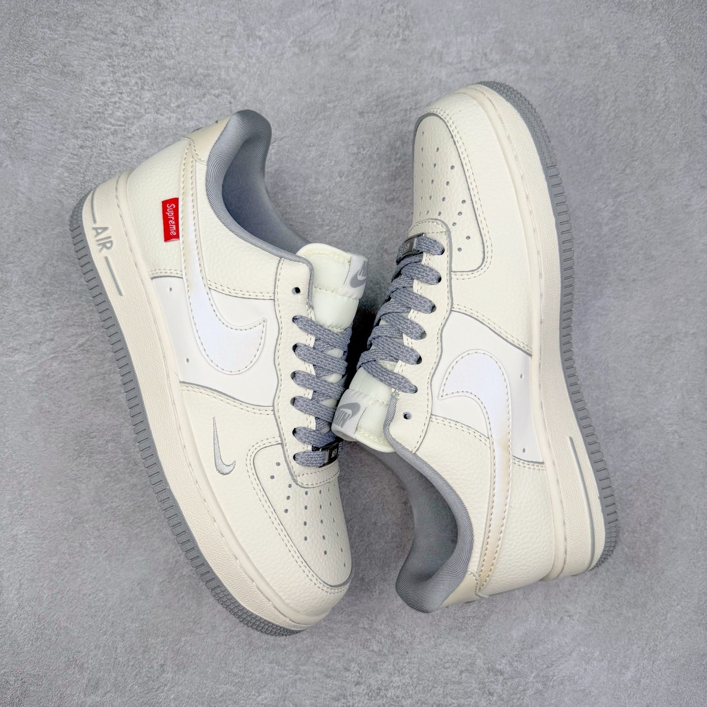 图片[3]-NK Air Force 1´07 Low 空军一号低帮百搭休闲运动板鞋 XX3168-195 柔软、弹性十足的缓震性能和出色的中底设计 横跨复古与现代的外型结合 造就出风靡全球 三十多年的Force 1 直到今天还深受青睐 实拍调校N版已经零色差零失真 百分百还原实物色彩所见即所得 不存在货不对板色差等低级问题 选购参考实物拍摄 不混卖不参货 只用心做好货严格选品 承诺混一赔十 尺码：36 36.5 37.5 38 38.5 39 40 40.5 41 42 42.5 43 44 44.5 45-选品中心