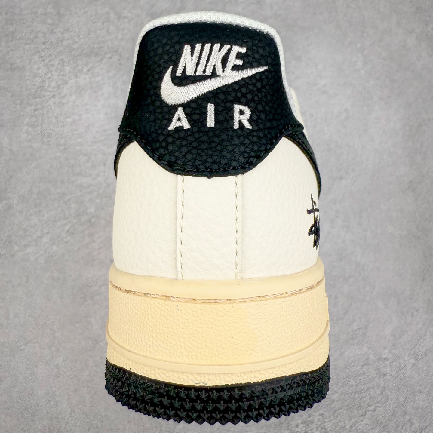 图片[8]-NK Air Force 1´07 Low 空军一号低帮百搭休闲运动板鞋 QW5836-002 柔软、弹性十足的缓震性能和出色的中底设计 横跨复古与现代的外型结合 造就出风靡全球 三十多年的Force 1 直到今天还深受青睐 实拍调校N版已经零色差零失真 百分百还原实物色彩所见即所得 不存在货不对板色差等低级问题 选购参考实物拍摄 不混卖不参货 只用心做好货严格选品 承诺混一赔十 尺码：36 36.5 37.5 38 38.5 39 40 40.5 41 42 42.5 43 44 44.5 45-选品中心