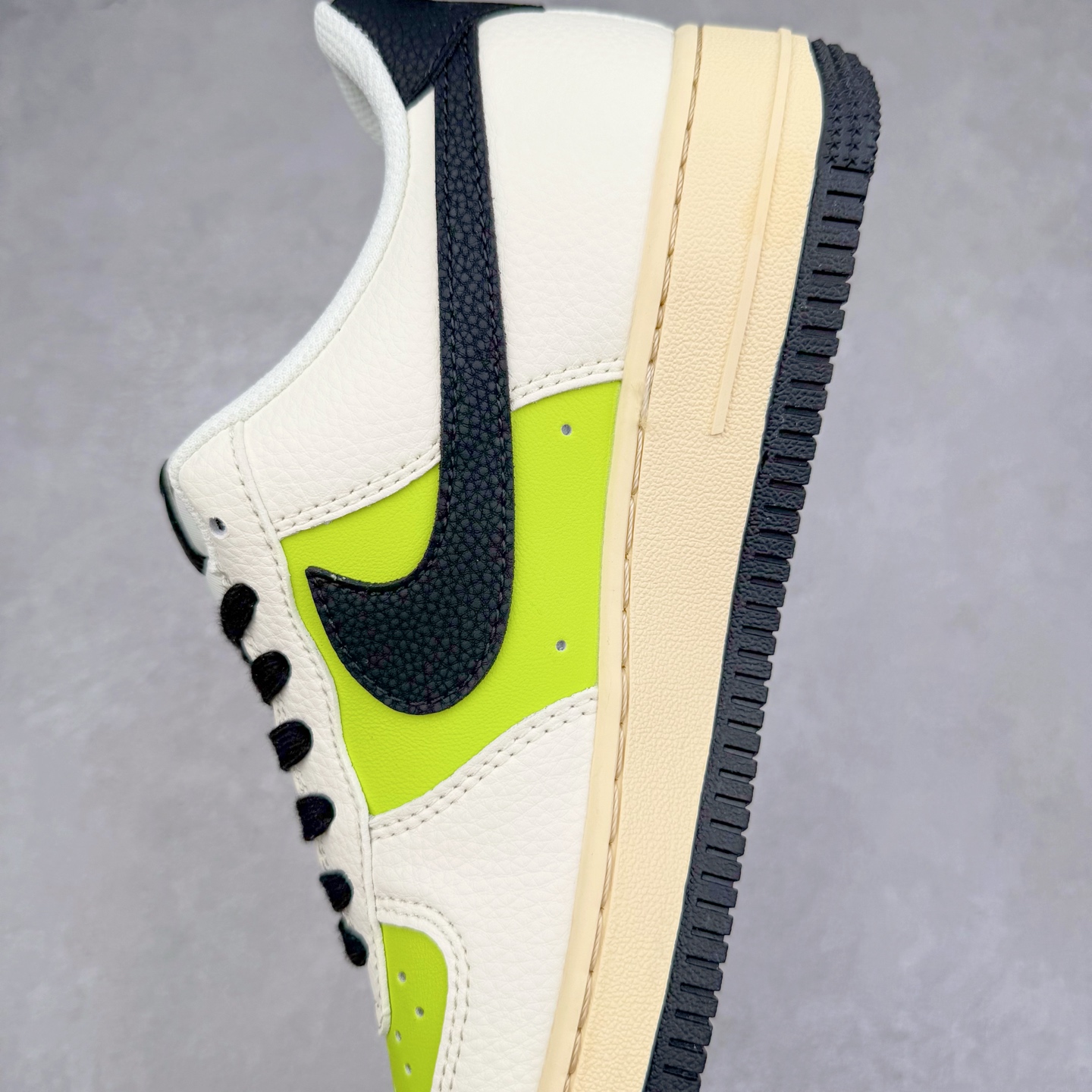 图片[7]-NK Air Force 1´07 Low 空军一号低帮百搭休闲运动板鞋 QW5836-002 柔软、弹性十足的缓震性能和出色的中底设计 横跨复古与现代的外型结合 造就出风靡全球 三十多年的Force 1 直到今天还深受青睐 实拍调校N版已经零色差零失真 百分百还原实物色彩所见即所得 不存在货不对板色差等低级问题 选购参考实物拍摄 不混卖不参货 只用心做好货严格选品 承诺混一赔十 尺码：36 36.5 37.5 38 38.5 39 40 40.5 41 42 42.5 43 44 44.5 45-选品中心