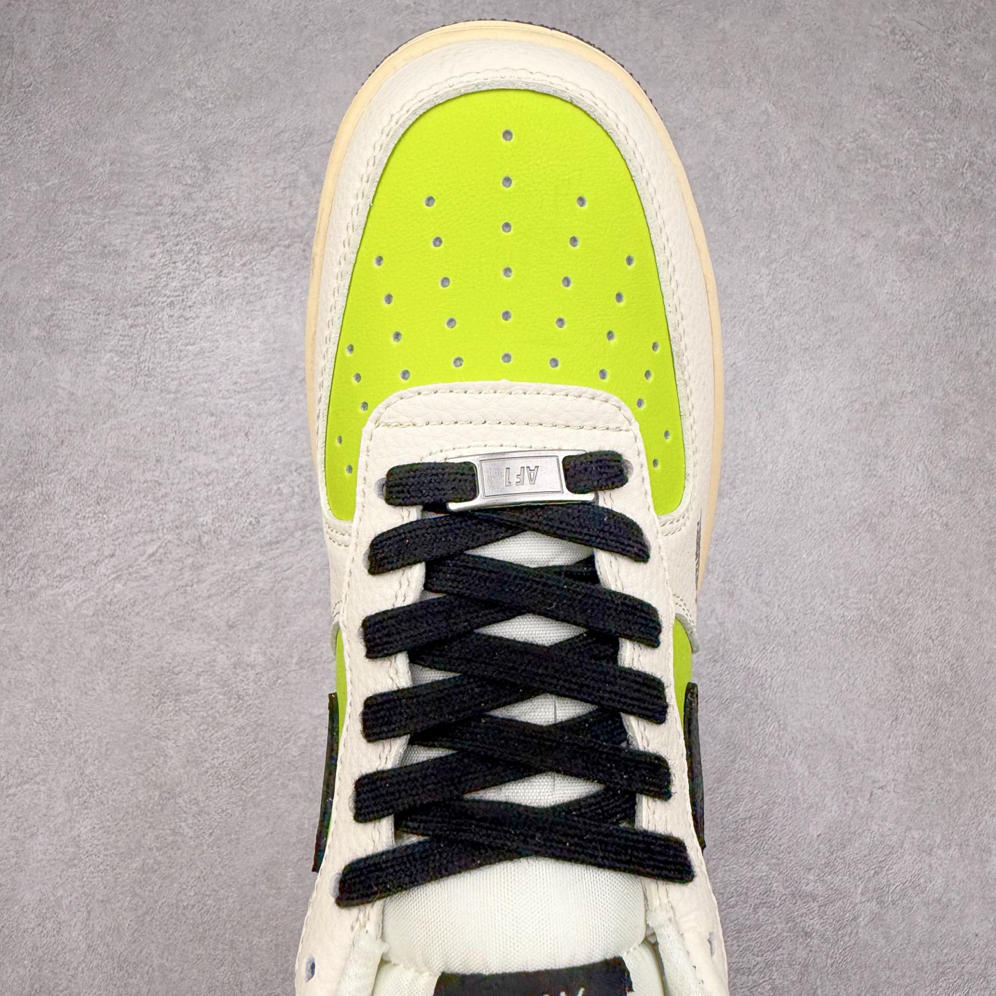 图片[4]-NK Air Force 1´07 Low 空军一号低帮百搭休闲运动板鞋 QW5836-002 柔软、弹性十足的缓震性能和出色的中底设计 横跨复古与现代的外型结合 造就出风靡全球 三十多年的Force 1 直到今天还深受青睐 实拍调校N版已经零色差零失真 百分百还原实物色彩所见即所得 不存在货不对板色差等低级问题 选购参考实物拍摄 不混卖不参货 只用心做好货严格选品 承诺混一赔十 尺码：36 36.5 37.5 38 38.5 39 40 40.5 41 42 42.5 43 44 44.5 45-选品中心