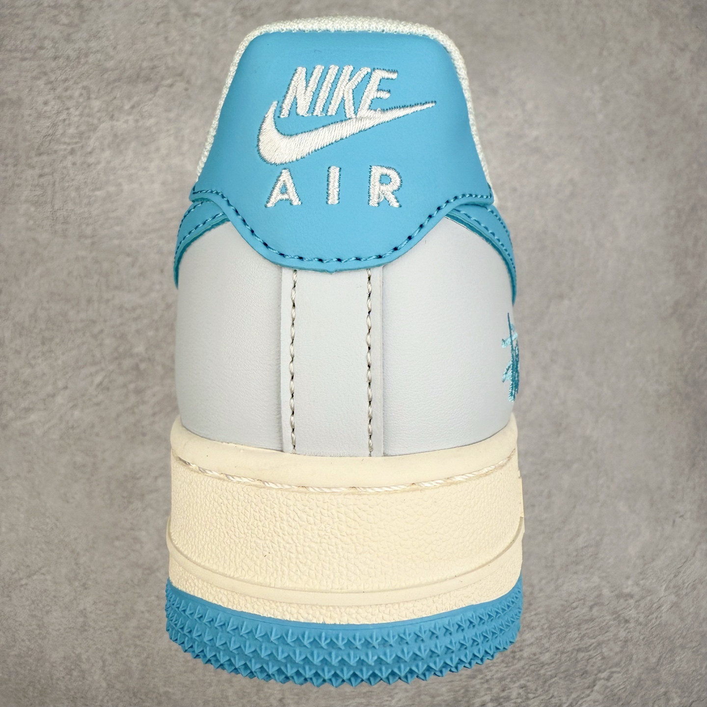 图片[8]-NK Air Force 1´07 Low 空军一号低帮百搭休闲运动板鞋 JJ2508-717 柔软、弹性十足的缓震性能和出色的中底设计 横跨复古与现代的外型结合 造就出风靡全球 三十多年的Force 1 直到今天还深受青睐 实拍调校N版已经零色差零失真 百分百还原实物色彩所见即所得 不存在货不对板色差等低级问题 选购参考实物拍摄 不混卖不参货 只用心做好货严格选品 承诺混一赔十 尺码：36 36.5 37.5 38 38.5 39 40 40.5 41 42 42.5 43 44 44.5 45-选品中心